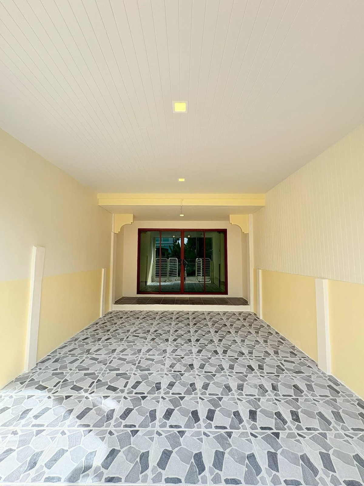 ขายทาวน์โฮมนนทบุรี บางใหญ่ บางบัวทอง : ขายทาวน์เฮาส์พร้อมจิตร บางใหญ่ 17 ตร.ว. ถนนเมน หลังบ้านติดทุ่งนา ฟรีเฟอร์ฯ ฟรีโอน