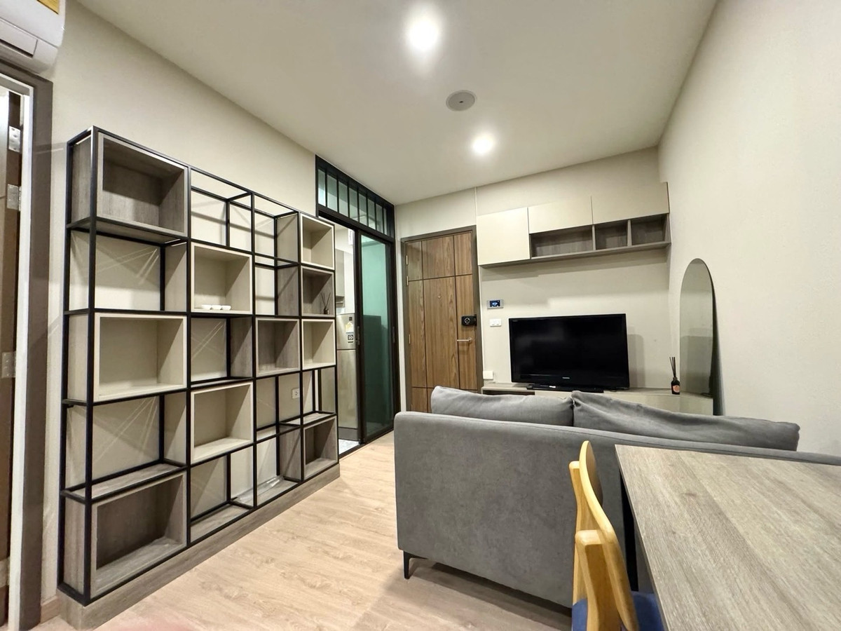 ให้เช่าคอนโดแจ้งวัฒนะ เมืองทอง : คอนโด 2 ห้องนอน ใกล้ ศูนย์ราชการแจ้งวัฒนะ / รถไฟรถไฟฟ้า  ราคาดีมาก 🔥🔥
📍โครงการ : The Cube North แจ้งวัฒนะ 12 
🚝 ใกล้ : MRT สถานีแจ้งวัฒนะ 14 เพียง 350 เมตร
💵 ราคาเช่า : 11,500 บาท / เดือน