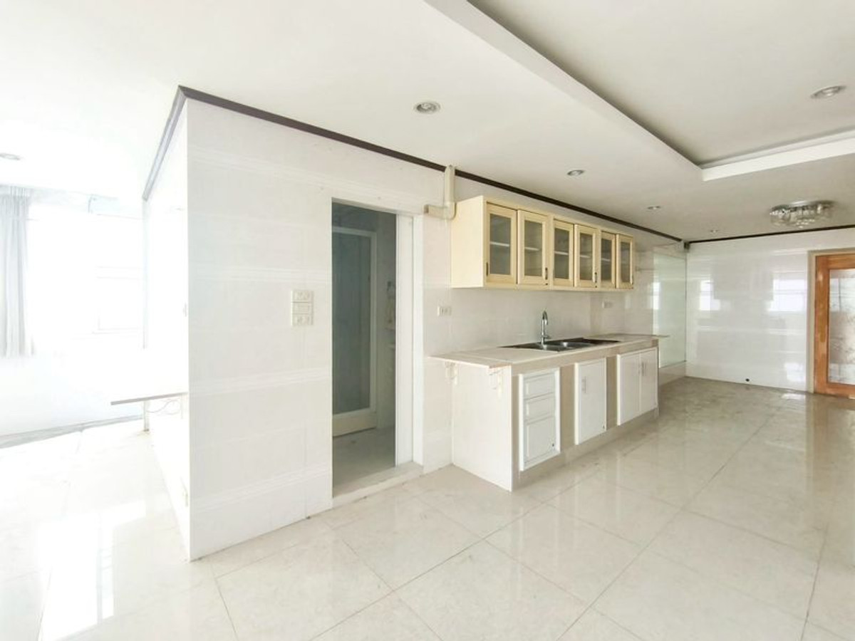 ขายคอนโดพัฒนาการ ศรีนครินทร์ : ขายคอนโด The Trio Garden (เดอะ ทรีโอ การ์เด้นท์) ห้องมุม ใกล้ MRT ศรีนครินทร์ 38 เนื้อที่ 105 ตารางเมตร 2 ห้องนอน ชั้น 20 ซอยศรีนครินทร์ 38 แขวงหนองบอน เขตประเวศ กรุงเทพมหานคร