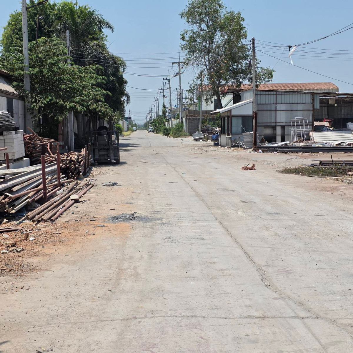 For SaleFactoryNonthaburi, Bang Yai, Bangbuathong : Land for sale with warehouse, factory, office and worker housing, price only 48 million baht.
