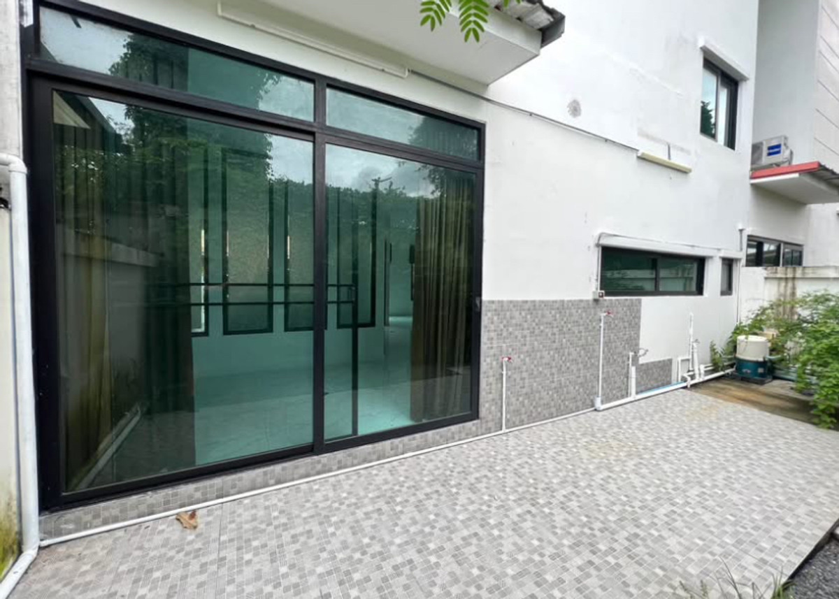 For RentTownhomeChaengwatana, Muangthong : Townhome/home office for rent Premium Golf Village, Muang Thong Thani, near IMPACT and Central Chaengwattana.