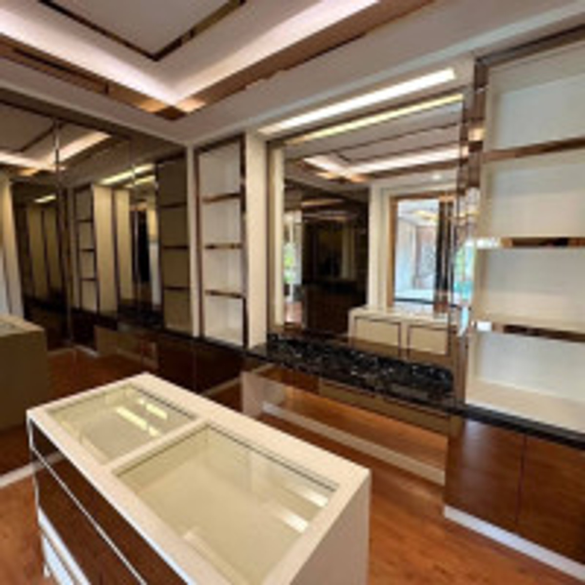 HousePinklao, Charansanitwong : Sell/rent a luxury house, The Grand Pinklao (De Pine zone), large house, 400 sq m, 3 bedrooms, 4 bathrooms, 21.5 million (rent 150,000), land width 118 sq m, furniture + complete set of electrical appliances, near Mahidol University.