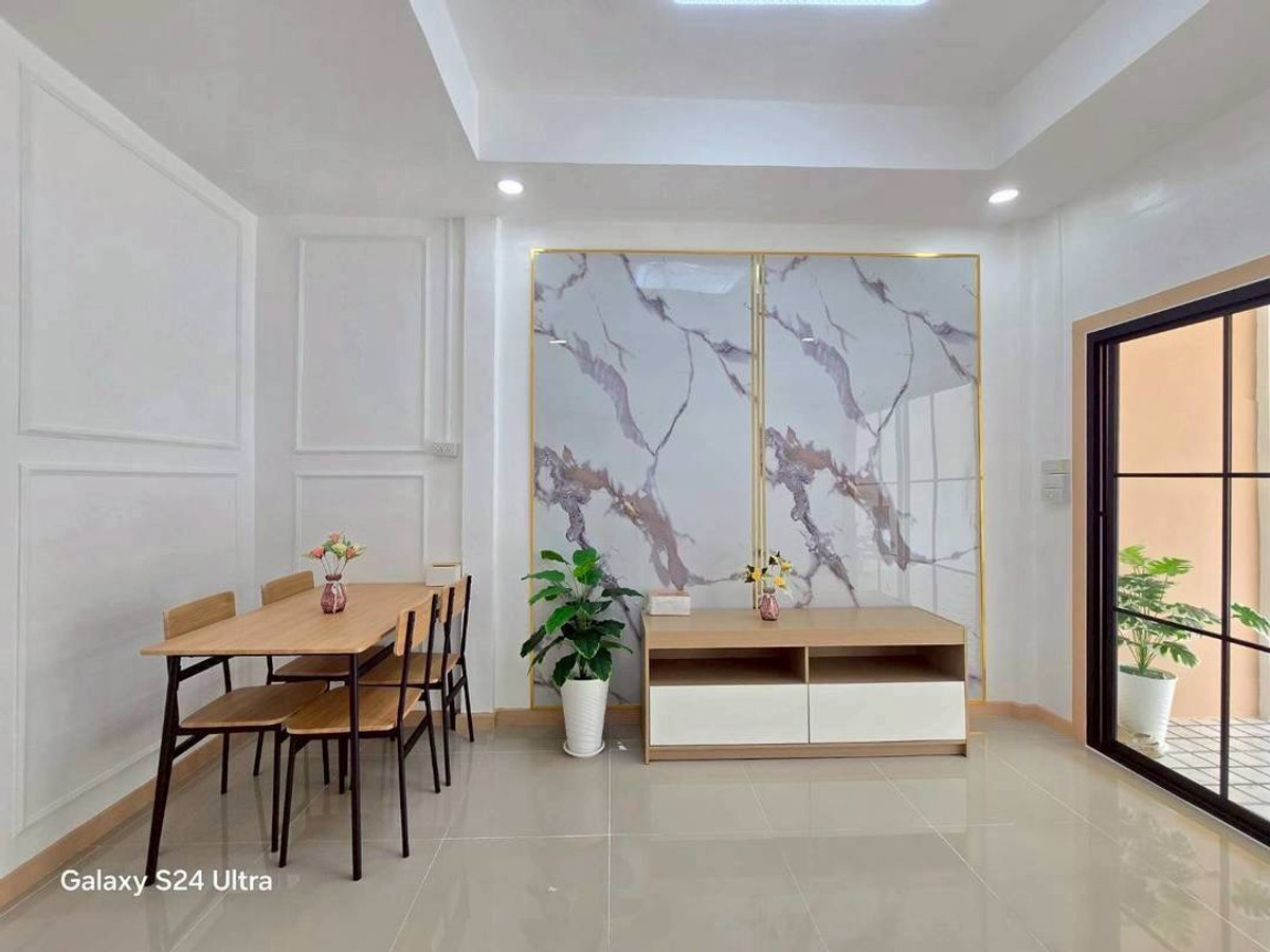 For SaleTownhomeNonthaburi, Bang Yai, Bangbuathong : One-story townhouse for sale, Bua Thong Keha, Sai Noi, 19 sq m, at the beginning of the bus line, newly decorated, free furniture, free transfer.