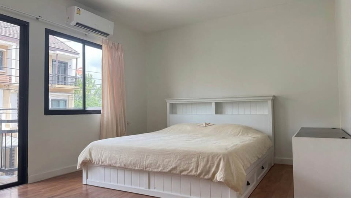 For RentTownhomePattanakan, Srinakarin : RH034426 For rent, 3-story townhome at Time Home Rama 9-Hua Mak, Rama 9 Road, Soi 57, near MRT and Airport Link.