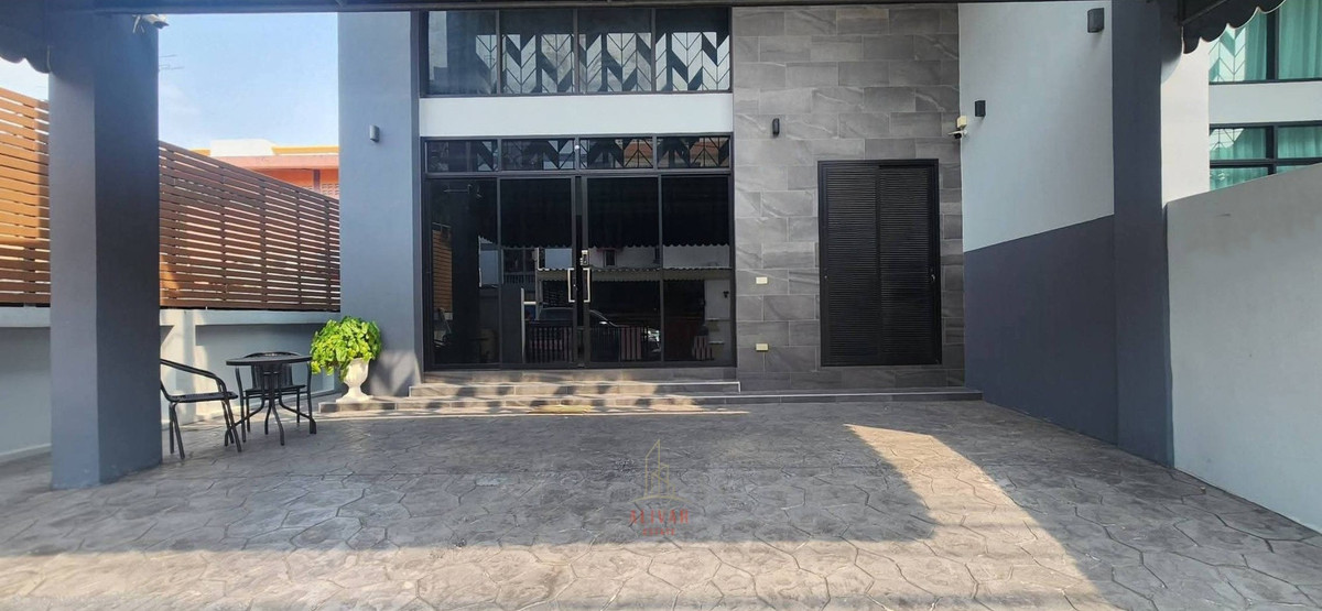 For RentHome OfficeChokchai 4, Ladprao 71, Ladprao 48, : RH040026 Home Office for rent, 3 and a half floors, corner unit, 4 bedrooms at Diamond Ville Chokchai 4 near MRT Yellow Line 800 meters (Phawana Station/Chokchai 4)