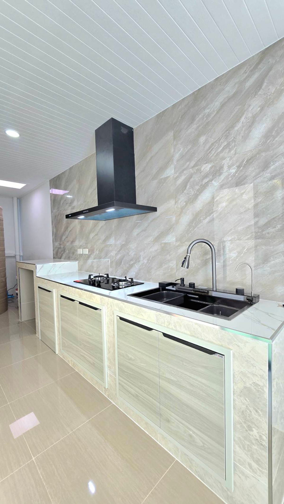 ขายภูเก็ต : หลุดจอง บ้านรีโนเวทใหม่ สวยมาก หิ้วกระเป๋า เข้าอยู่ได้เลย หมู่บ้านธินวุฒิ 3 ถนน ขวาง วิชิต-ฉลอง