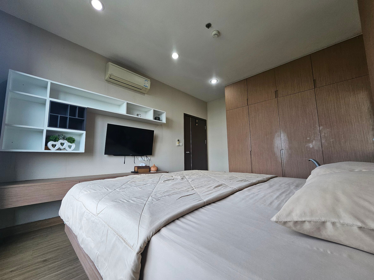 For SaleCondoSriracha Laem Chabang Ban Bueng : Hard to find! Full sea view condo at The Sky Sriracha !!! Size 43.25 sq.m., 14th Floor, Corner Unit. Cheap sale for The Sky Sriracha condo with 180-degree sea view, fully furnished, ready to move in, great price !!