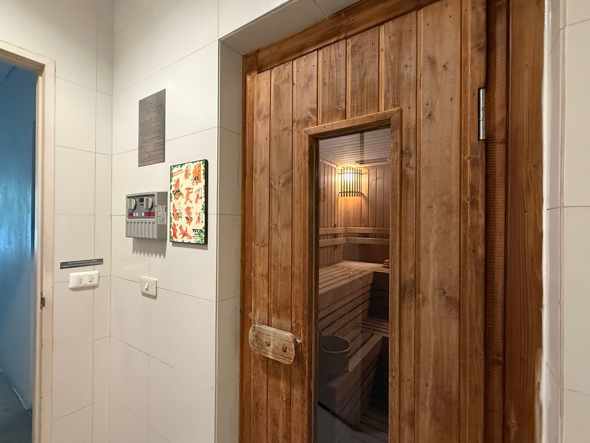 ให้เช่าคอนโดสุขุมวิท อโศก ทองหล่อ : คอนโดห้องใหญ่ 3 ห้องนอน พร้อมระเบียงกว้าง วิวสวน  ใกล้อโศกและพร้อมพงศ์