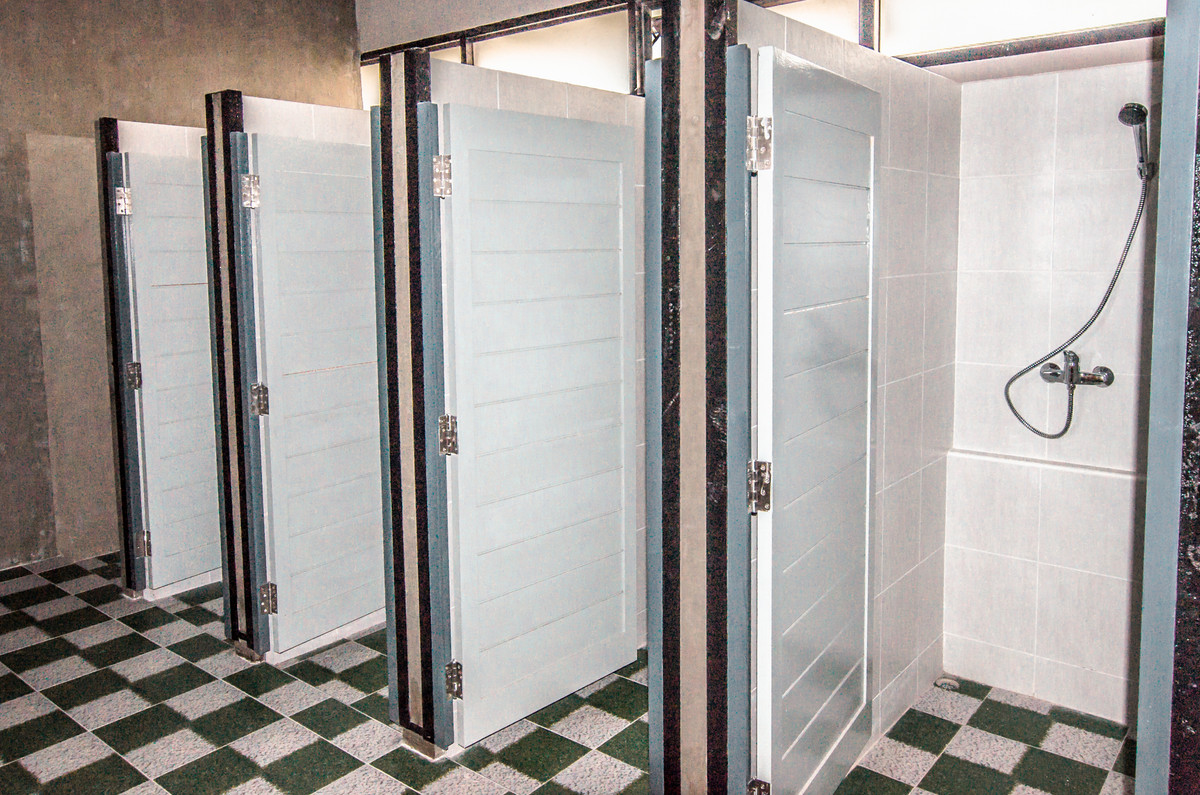 For RentWarehousePathum Thani,Rangsit, Thammasat : For rent: 2 rubber-soled futsal field areas, 4th floor, suitable for sports business operators.