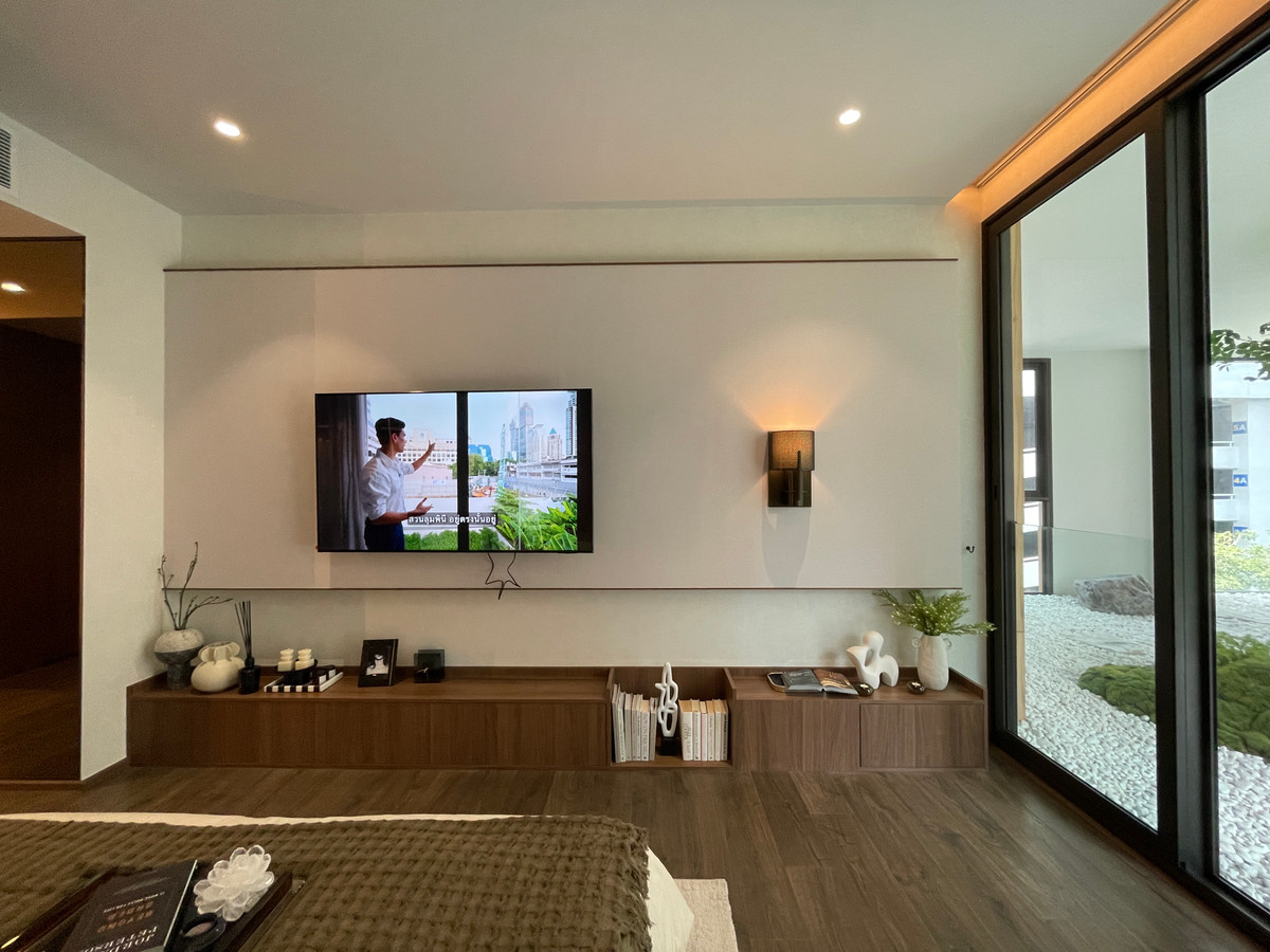 For SaleCondoSilom, Saladaeng, Bangrak : Rare unit for sale 🌳 THE ULTIMATE PARK VIEW | Rare Unit @ROMM CONVENT 🌳2 bedrooms, 2 bathrooms, usable area size 118.15 square meters on the 26th floor that offers a view of the lush Park View in the heart of Bangkok. On the highest potential location, Co