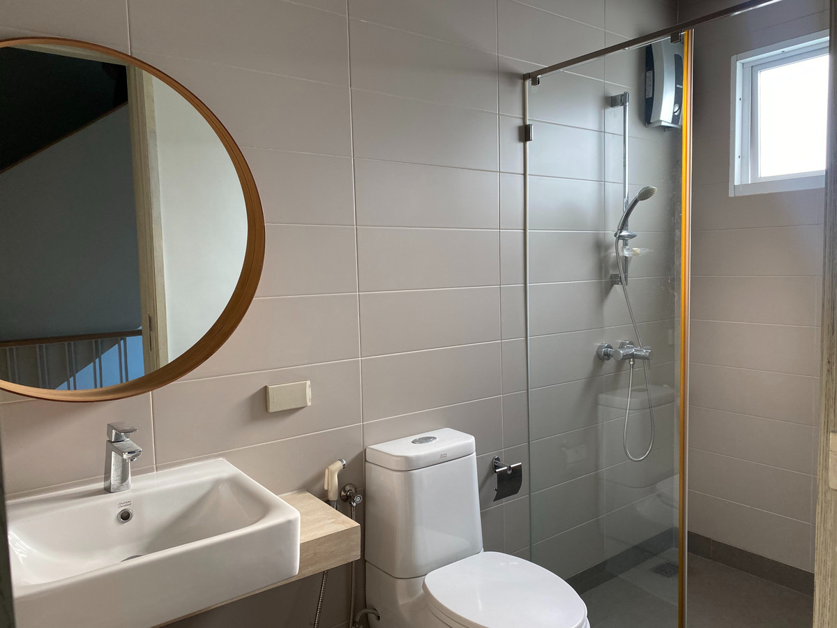 HouseSapankwai,Jatujak : [FOR RENT AND SELL] I-nine Inthamara 9 for sale and rent, 3-story detached house, I-nine project, Soi Inthamara 9, house style, 3 bedrooms, 5 bathrooms, size 39 sq m., usable area 302 sq m., near BTS Saphan Khwai Station, only 1 km., with parking for 3 ca