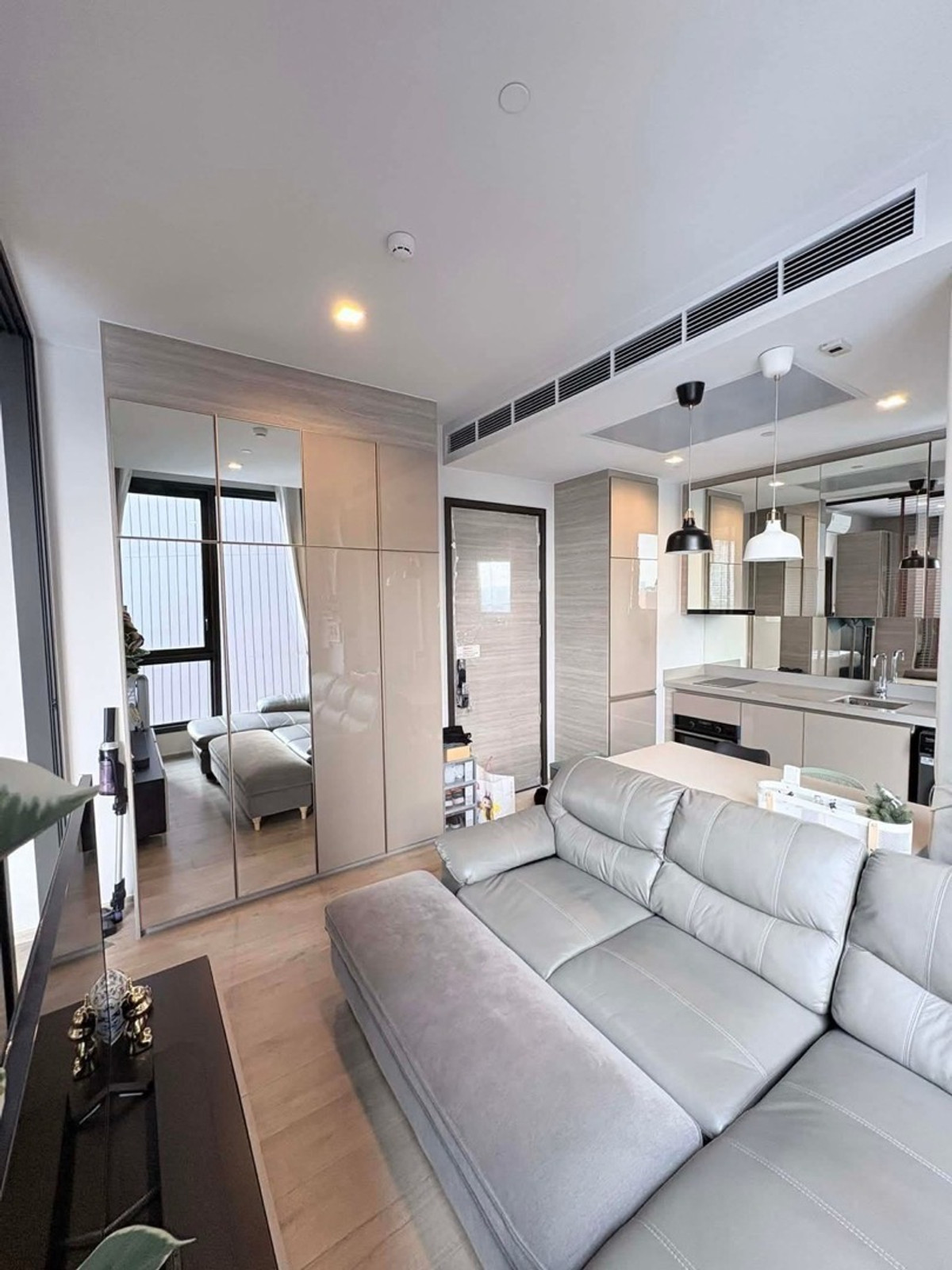 ขายคอนโดลาดพร้าว เซ็นทรัลลาดพร้าว : ขายด่วน !! The Crest Park Residences – ห้าแยกลาดพร้าว ชั้น 10 ขนาด 35 ตร.ม 1ห้องนอน 1 ห้องน้ำ เฟอร์นิเจอร์ครบ จบ ย้ายกระเป๋าเข้าอยู่ได้ทันที!! 6,450,000 บาท ราคานี้หมดแล้วหมดเลยค่ะ ไม่มีแล้วจ้า
