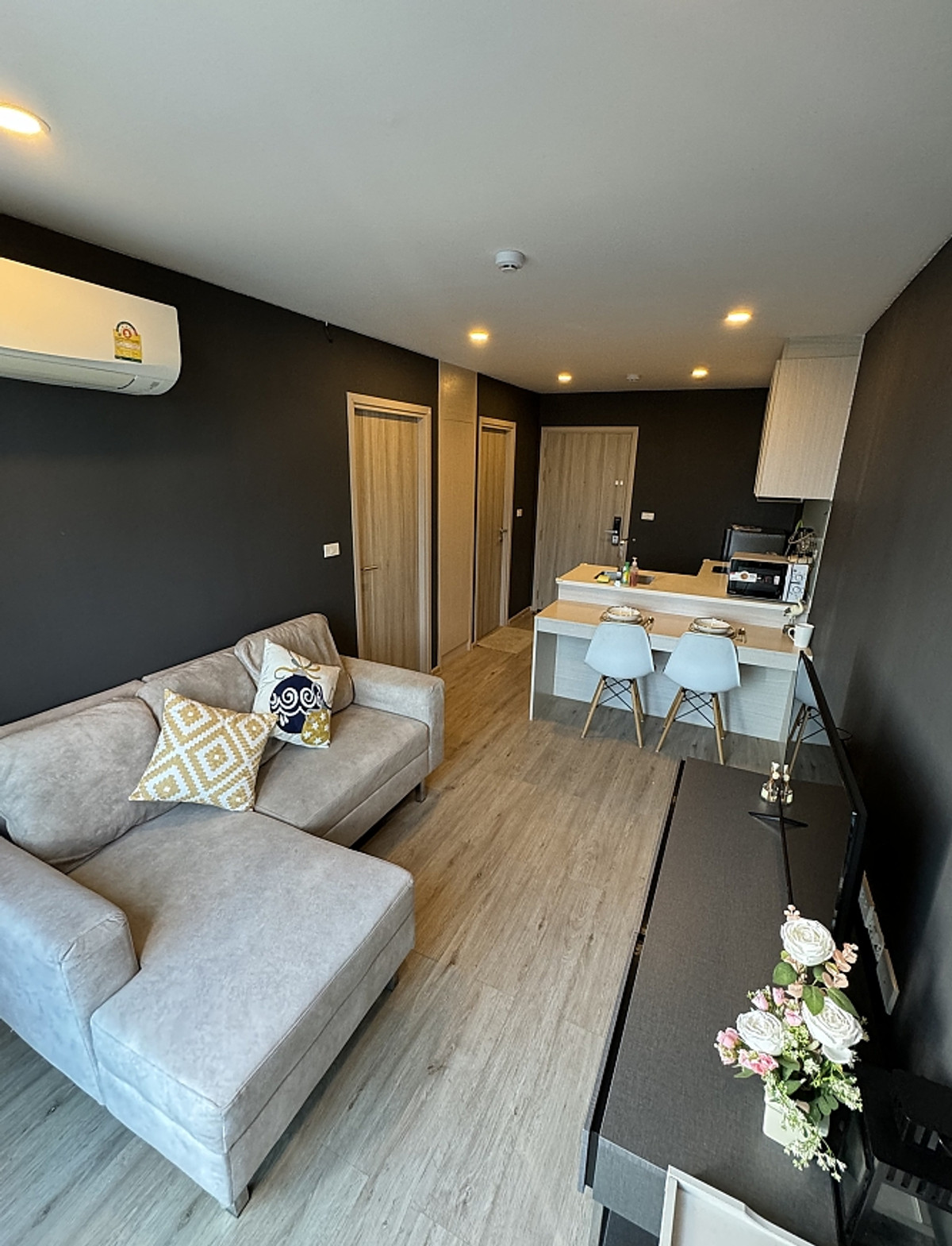For RentCondoOnnut, Udomsuk : Unit Available at Serio Sukhumvit 50 Excellent location in Sukhumvit 50 with easy access to the expressway and BTS On Nut.