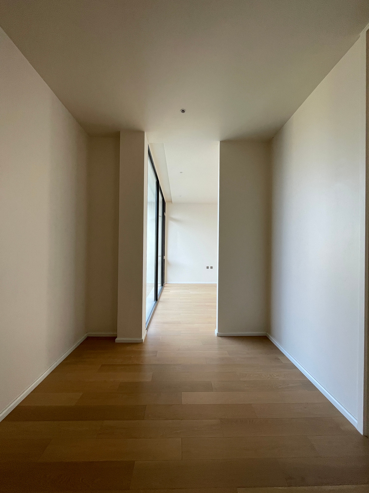 ขายบ้านเลียบทางด่วนรามอินทรา : 🔥 EXCLUSIVE PROMOTION 🔥โอกาสสุดท้ายในการครอบครองในราคาพิเศษที่สุด [ขาย] 💎 Ultra Luxury Show Unit | ELIVA Ekkamai - Eastville 💎 บ้านเดี่ยวหรู 3 ชั้น ดีไซน์ Mid-Century Modern — ความเป็นส่วนตัวสูงสุดเพียง 4 ยูนิตในโครงการ!