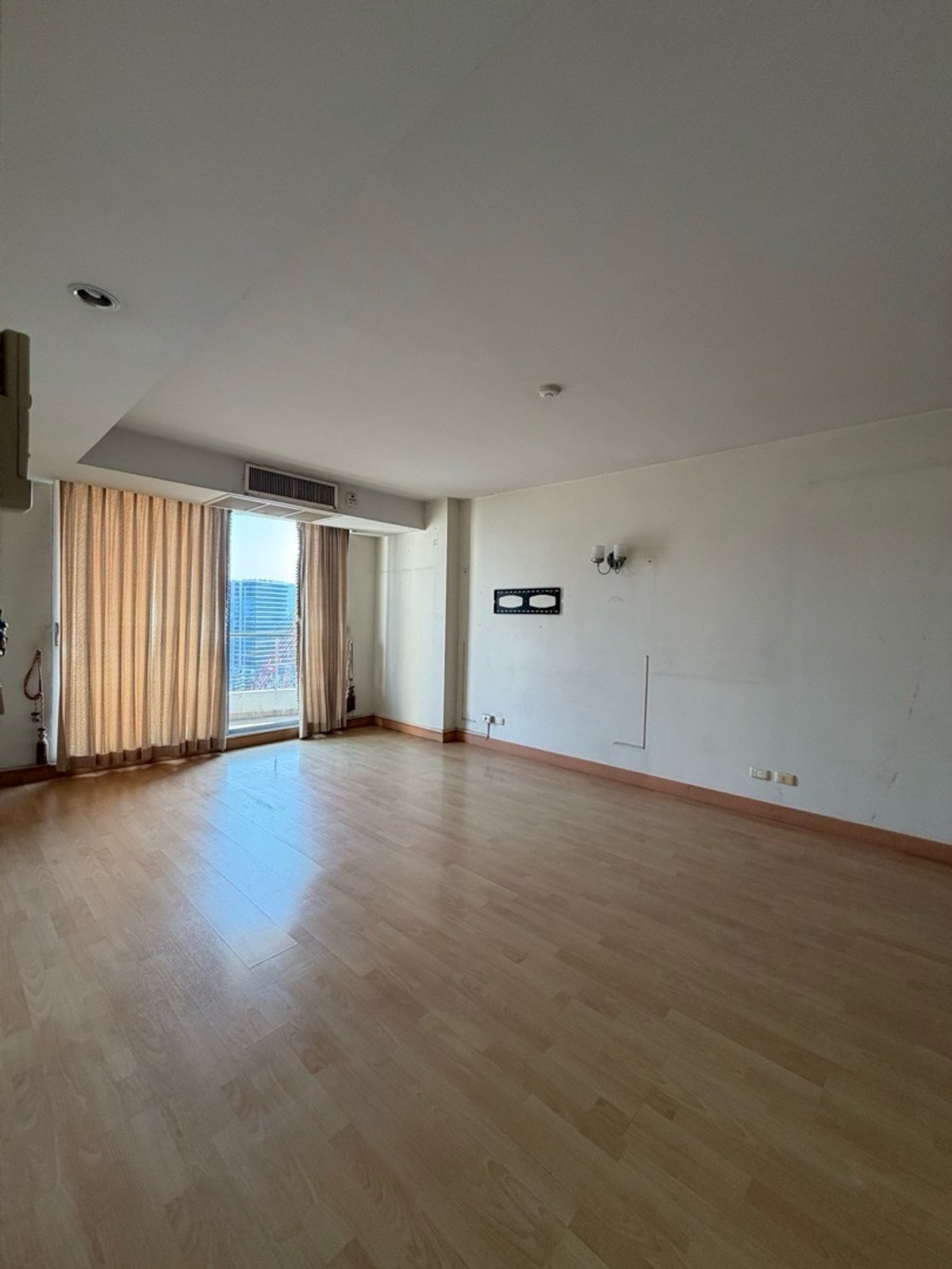 ขายคอนโดเกษตรศาสตร์ รัชโยธิน : ขายด่วน🔥ศุภาลัย ปาร์ค พหลโยธิน 21
(131 ตรม) 3 นอน 3 น้ำเพียง 9.8 ล้าน