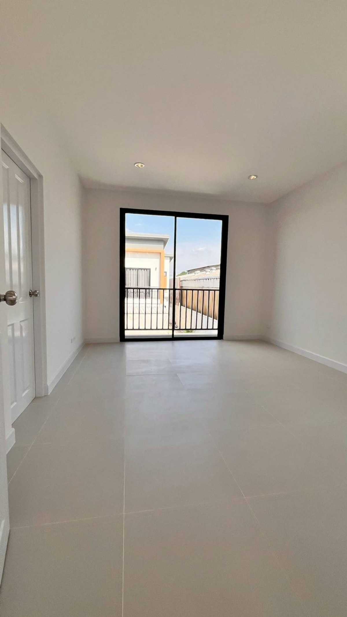 ให้เช่าทาวน์โฮมนนทบุรี บางใหญ่ บางบัวทอง : ให้เช่าทาวน์โฮม เวอรีเดียน พรอมท์ ใกล้ แจส กรีน วิลเลจ บางบัวทอง เพียง 1นาที