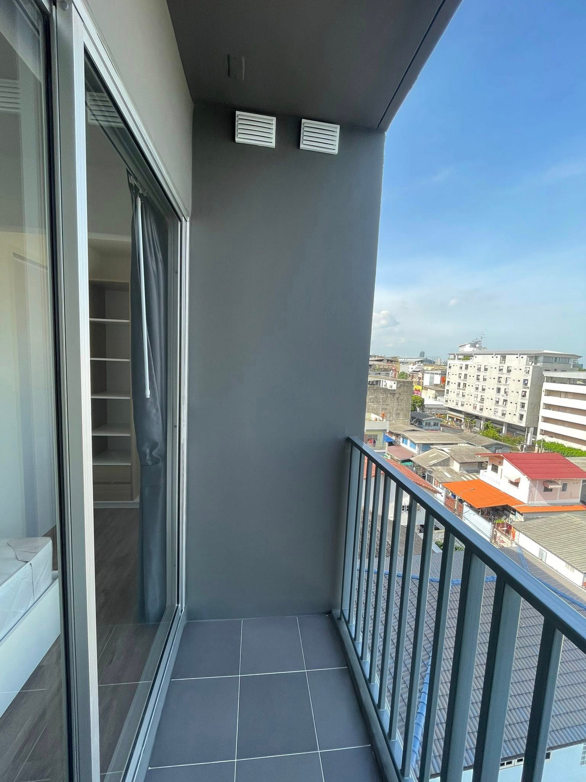 For RentCondoSamut Prakan,Samrong : 🔥 ห้องสวย ราคาดีมาก ไม่ถึงหมื่น ‼️ ให้เช่า Sena Kith ศรีนครินทร์ – ศรีด่าน คอนโดน่าอยู่ ทำเลดี ห้องสวย เฟอร์นิเจอร์ + เครื่องใช้ไฟฟ้าครบ Ready to move in immediately 📍 (Responds to chat quickly, answers calls very quickly)