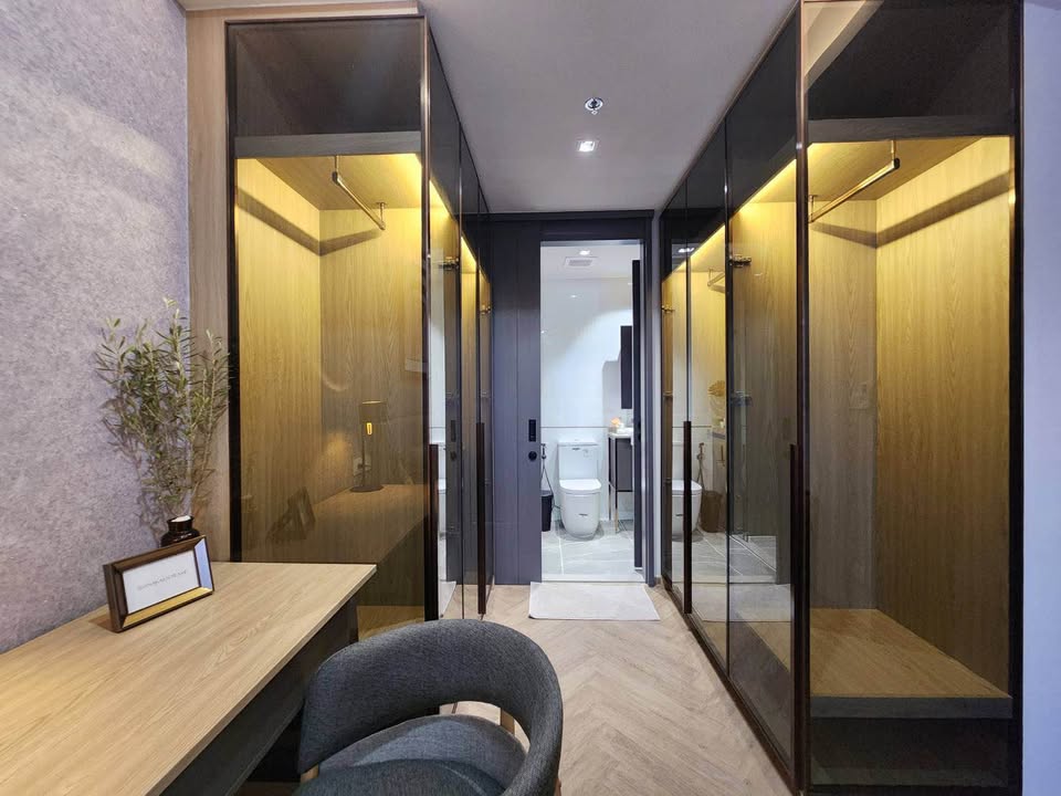 For RentCondoSiam Paragon ,Chulalongkorn,Samyan : 🔥For Rent Now🔥 Chapter Chula-Samyan, 2 Bedrooms, Luxurious Fully Furnished Unit with Built-in Furniture, 9th Floor, Unobstructed South-facing View, Near MRT Samyan (600 m), Close to Chulalongkorn University, Ready to Move In.