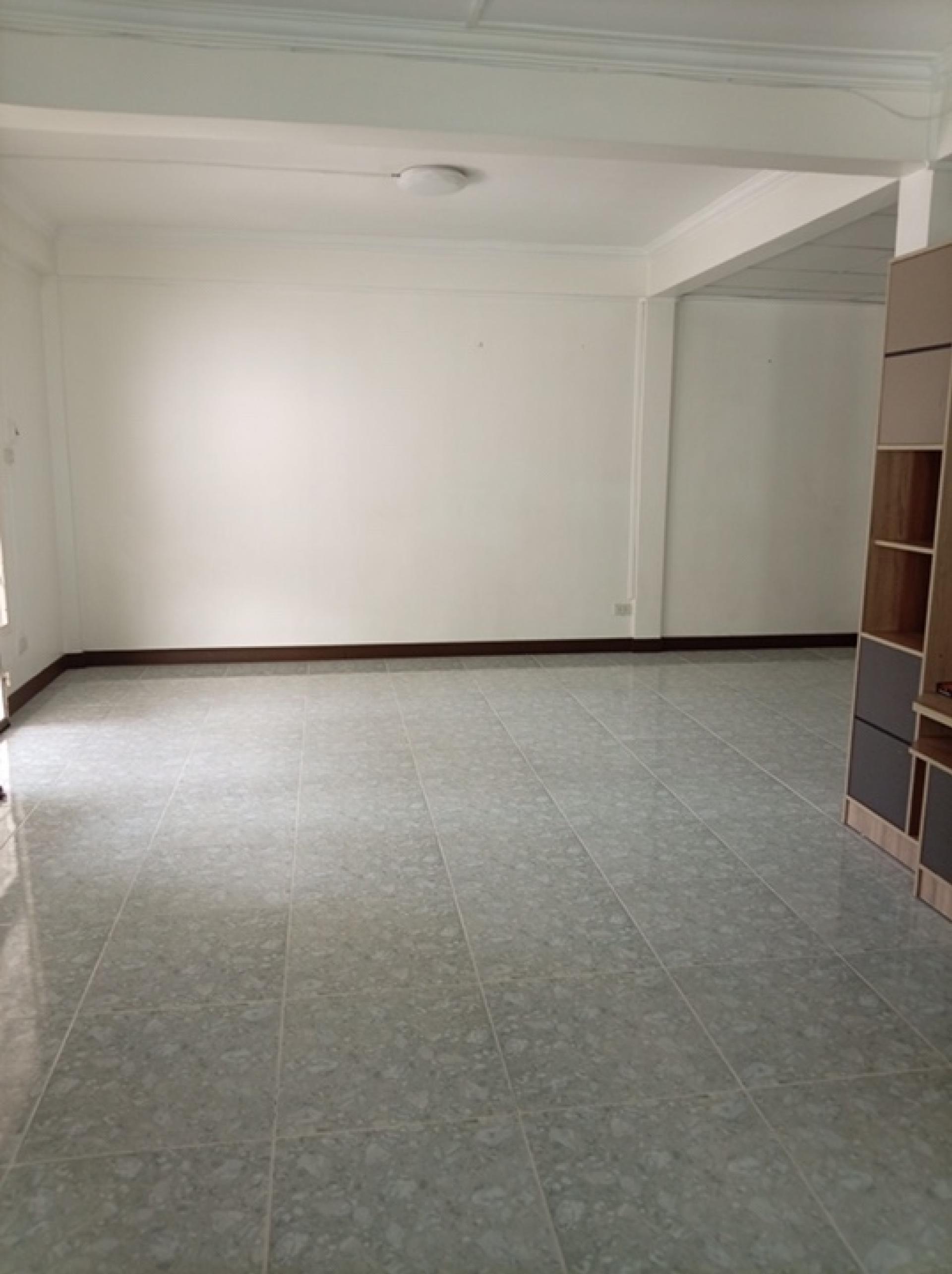 For RentHouseLadprao101, Happy Land, The Mall Bang Kapi : House for rent across from The Mall Bang Kapi.