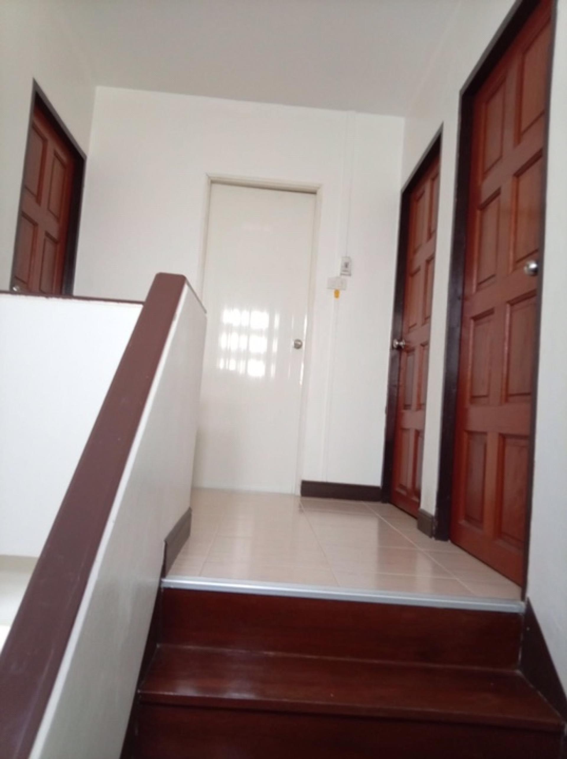 For RentHouseLadprao101, Happy Land, The Mall Bang Kapi : House for rent across from The Mall Bang Kapi.