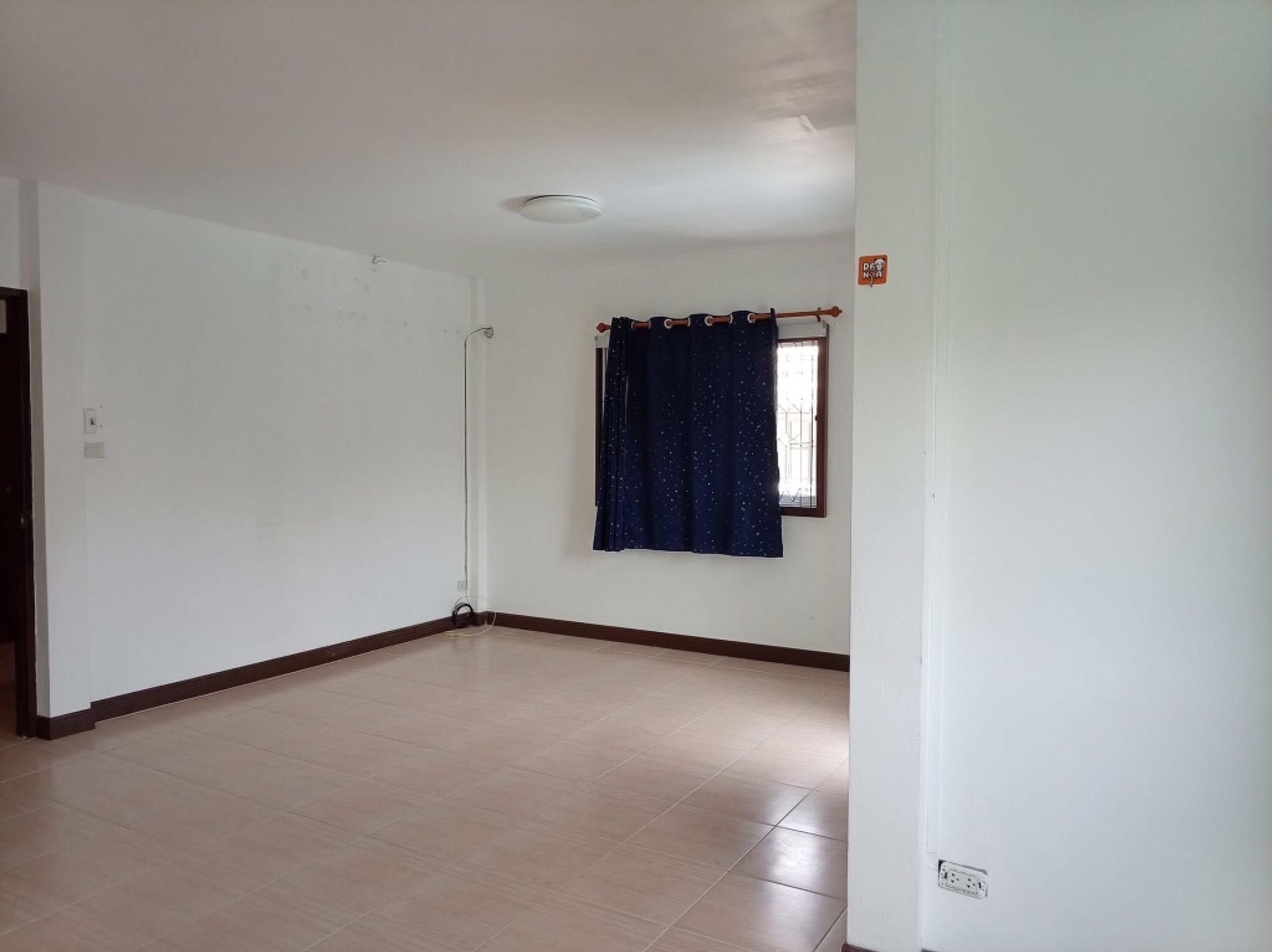 For RentHouseLadprao101, Happy Land, The Mall Bang Kapi : House for rent across from The Mall Bang Kapi.