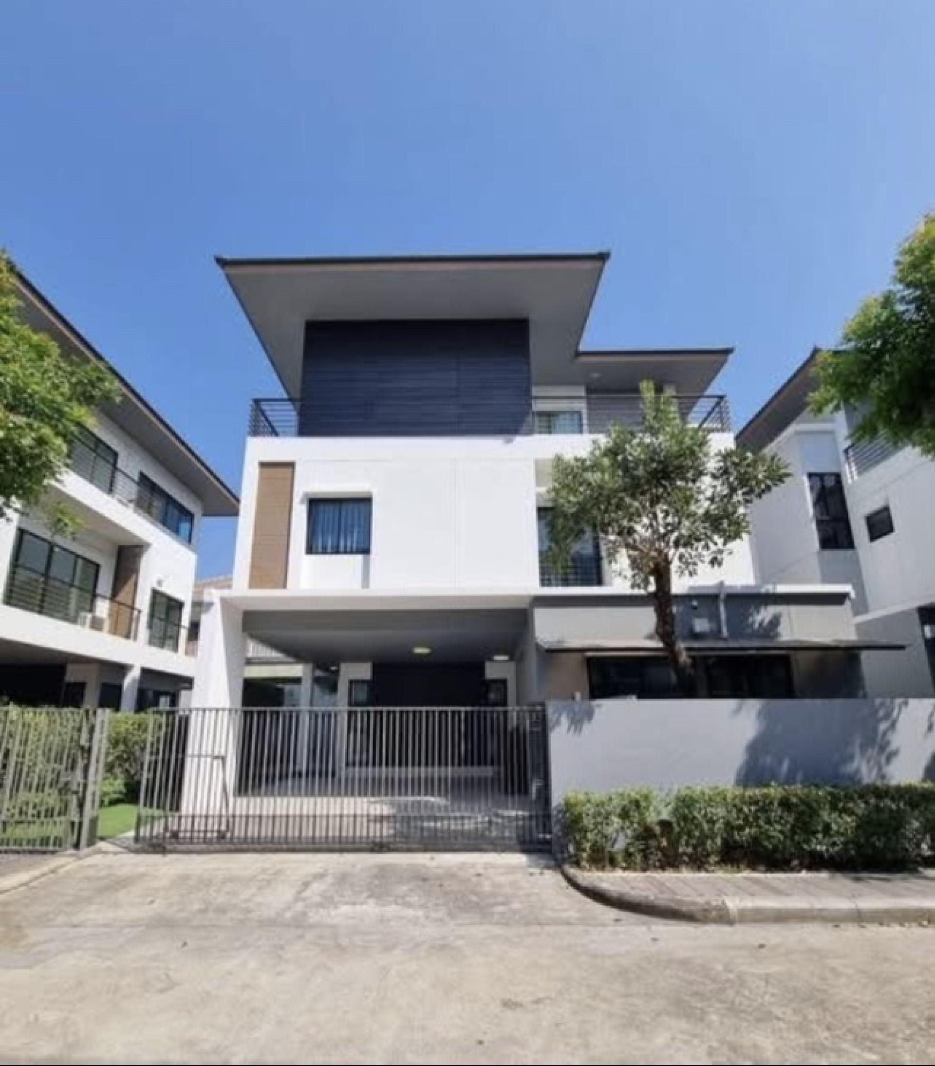 ให้เช่าบ้านลาดกระบัง สุวรรณภูมิ : ให้เช่าบ้านเดี่ยว3ชั้น 54ตรว. 310ตรม. 3นอน 2ห้องนั่งเล่น 5น้ำ สภาพดีพร้อมอยู่ ใกล้ๆสวนหลวงร.9 พร้อมอยู่