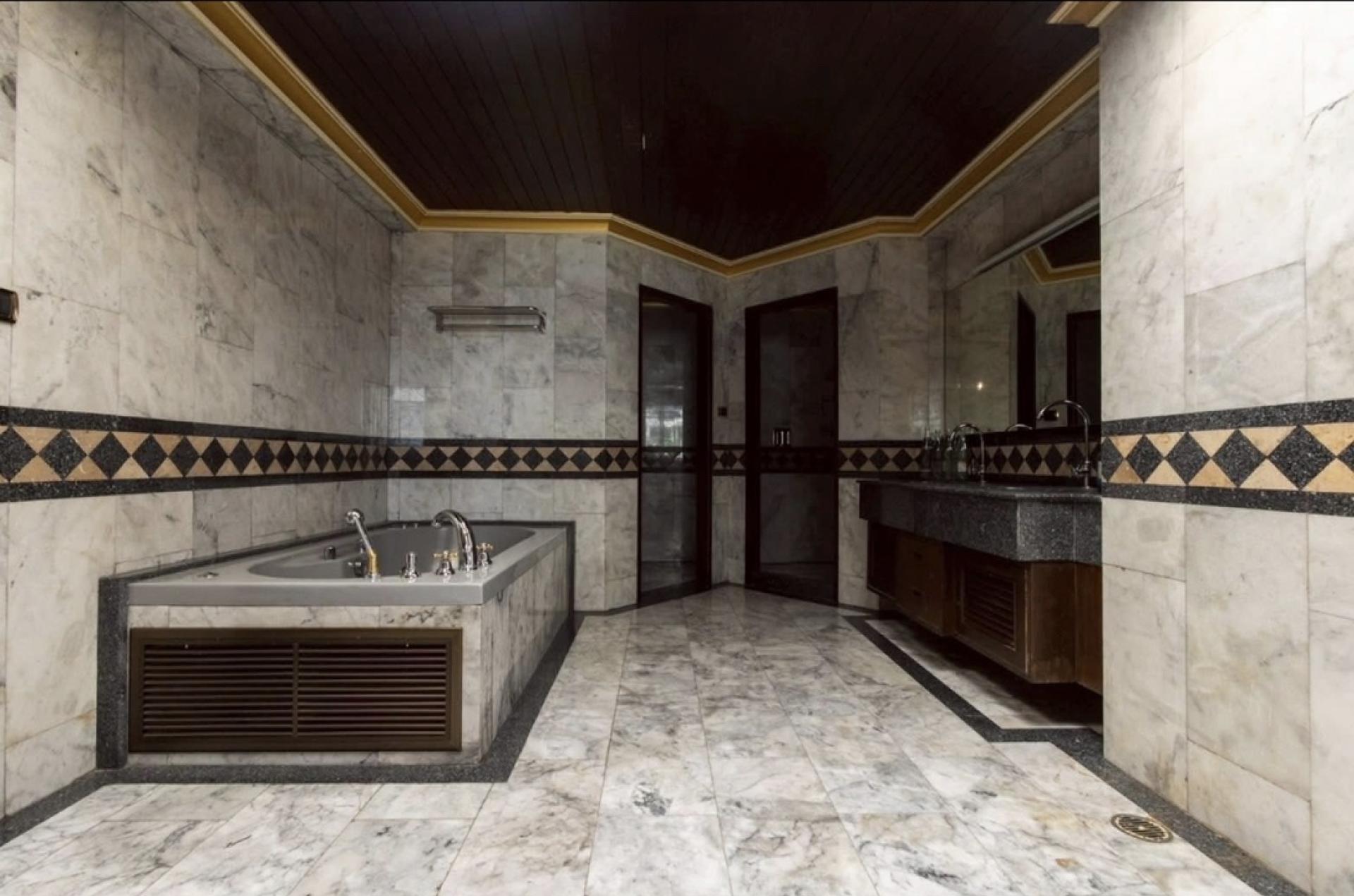 ขายบ้านสาทร นราธิวาส : ขายด่วนบ้านเดี่ยว 5ชั้น Rare Item ทำเล สาทร เย็นอากาศ 46.4ตรว.700ตรม. 5นอน7น้ำ 3จอดรถ