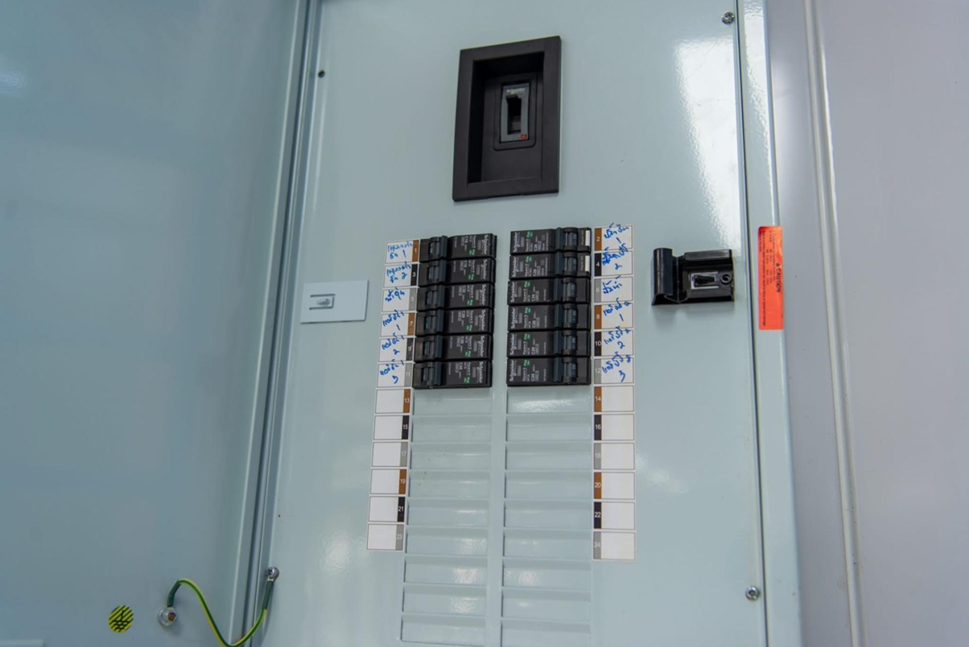 For RentOfficeOnnut, Udomsuk : Office +Warehouse, land area 100 sq m. Usable area 345 sq m. for rent near BTS Punyawithi.