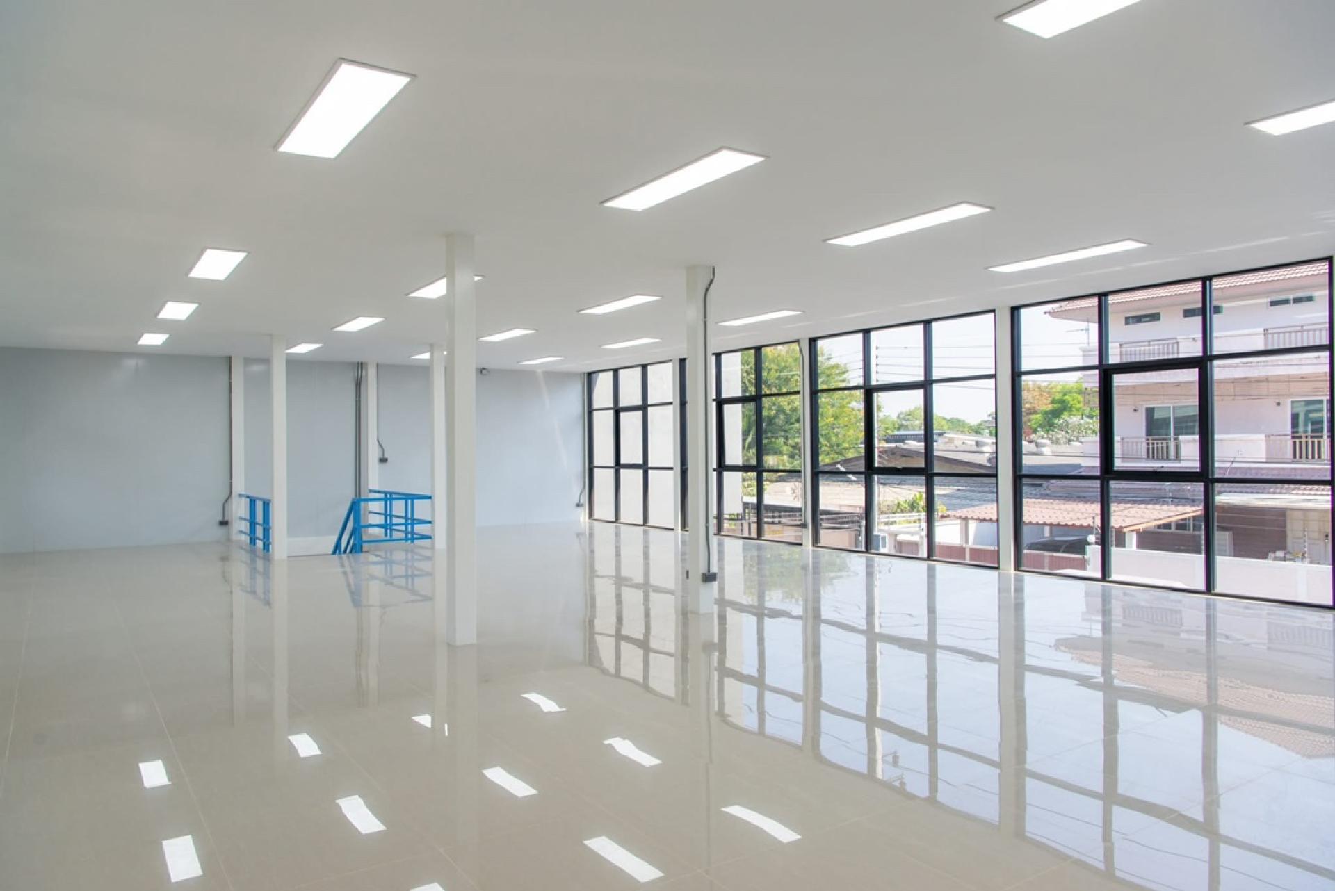 For RentOfficeOnnut, Udomsuk : Office +Warehouse, land area 100 sq m. Usable area 345 sq m. for rent near BTS Punyawithi.