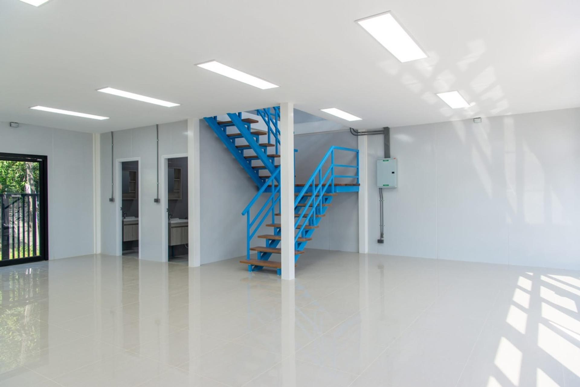 For RentOfficeOnnut, Udomsuk : Office +Warehouse, land area 100 sq m. Usable area 345 sq m. for rent near BTS Punyawithi.