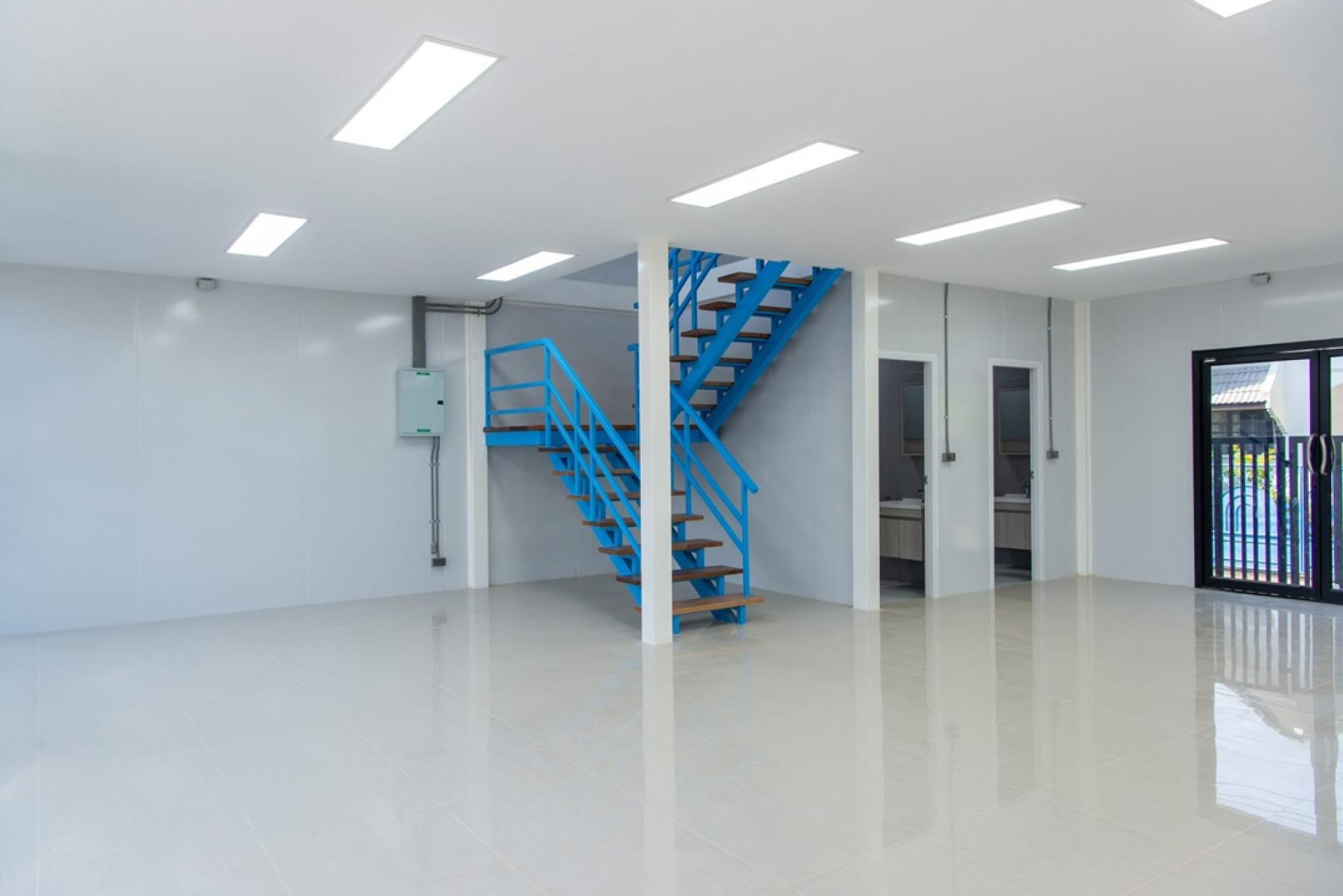 For RentOfficeOnnut, Udomsuk : Office +Warehouse, land area 100 sq m. Usable area 345 sq m. for rent near BTS Punyawithi.