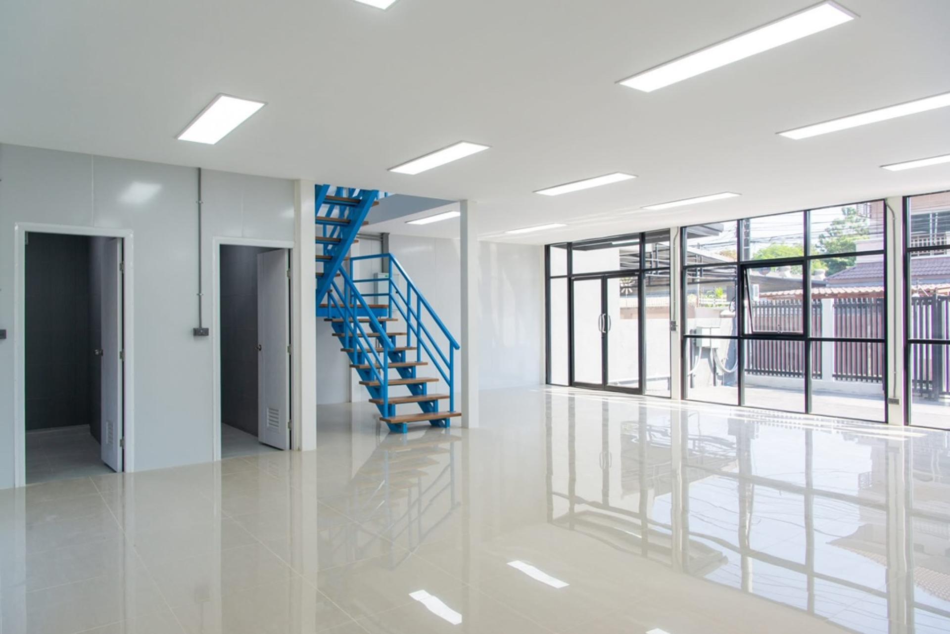 For RentOfficeOnnut, Udomsuk : Office +Warehouse, land area 100 sq m. Usable area 345 sq m. for rent near BTS Punyawithi.