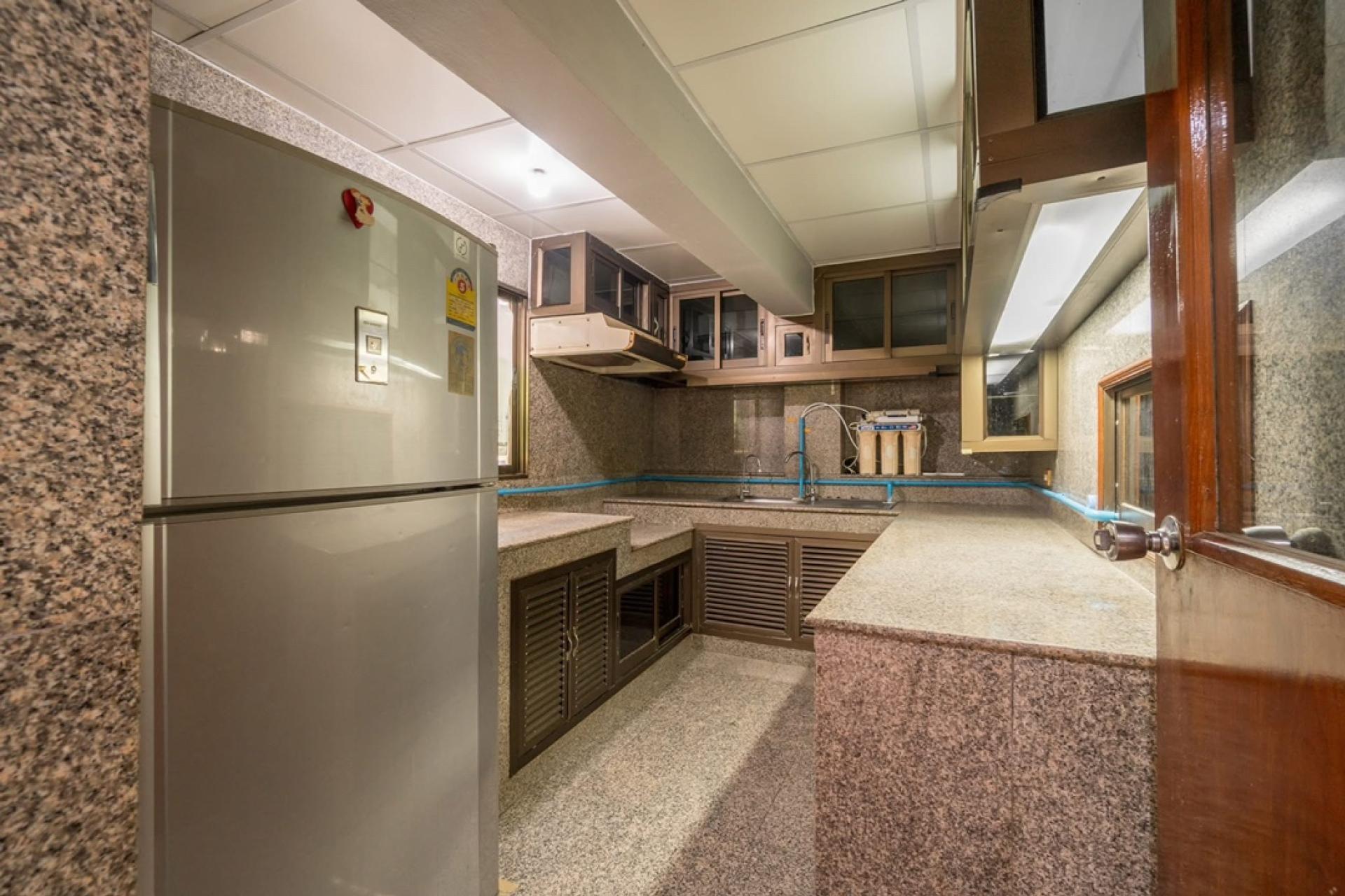 For RentShop HouseRama3 (Riverside),Satupadit : Commercial building for rent, 2 units, 4 floors, 576 sq m., Rama 3 location.