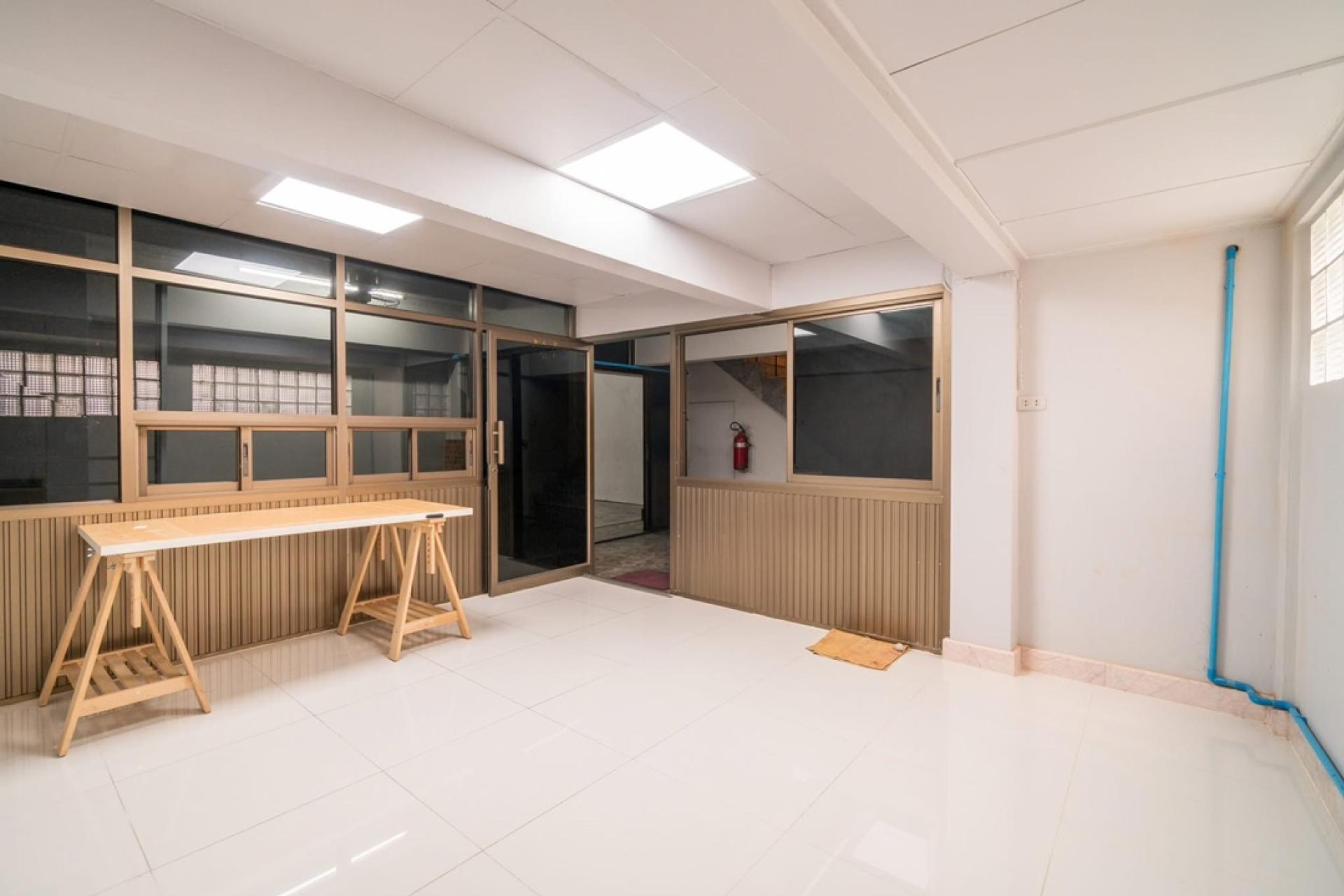 For RentShop HouseRama3 (Riverside),Satupadit : Commercial building for rent, 2 units, 4 floors, 576 sq m., Rama 3 location.