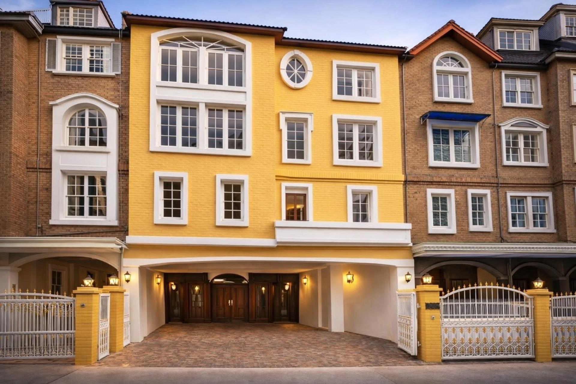 For RentTownhomeSathorn, Narathiwat : Townhome For Rent 41sq.wah 450sqm. 4beds 5baths Yenakard Rama3 road