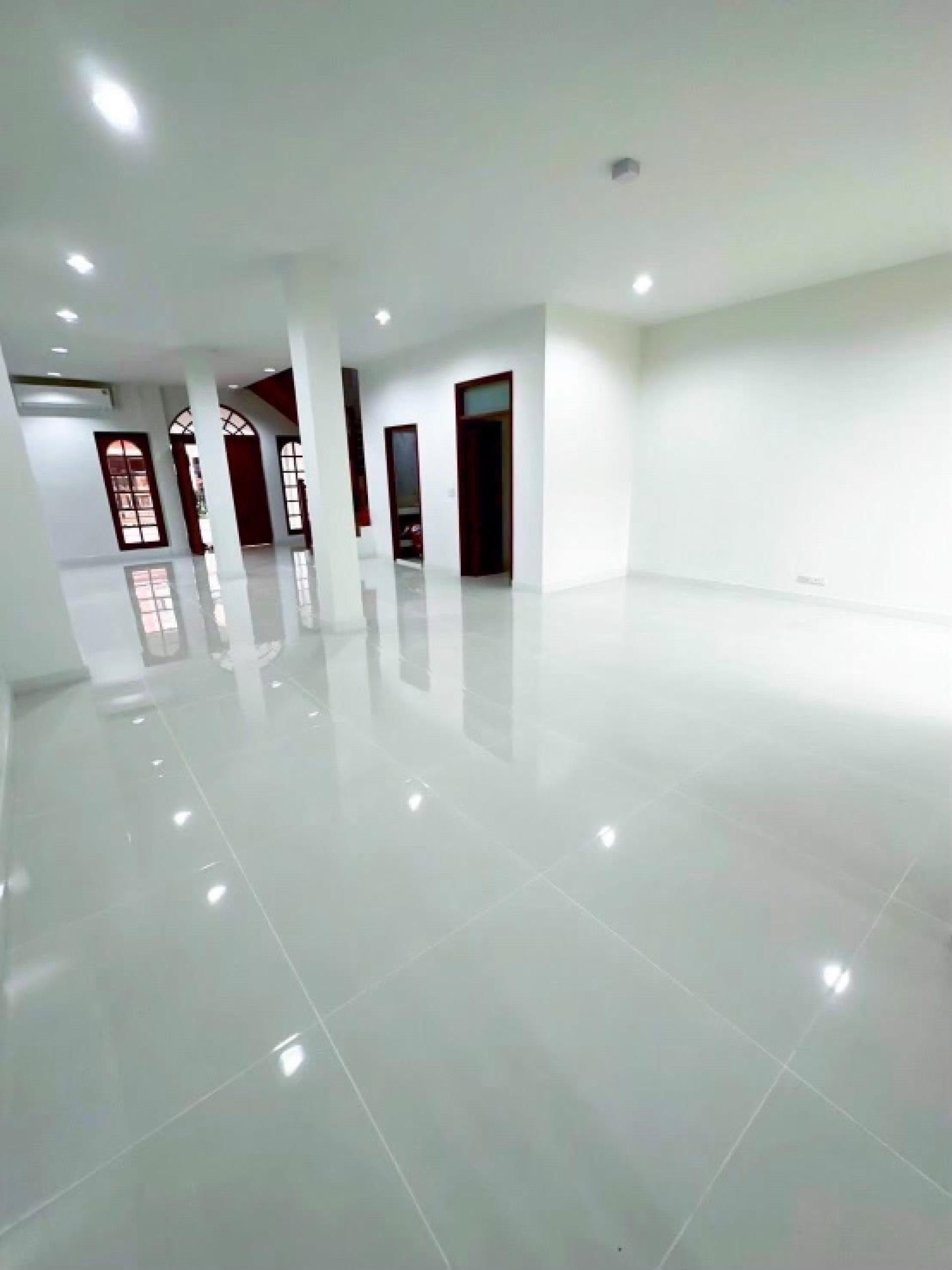 For RentTownhomeSathorn, Narathiwat : Townhome For Rent 41sq.wah 450sqm. 4beds 5baths Yenakard Rama3 road