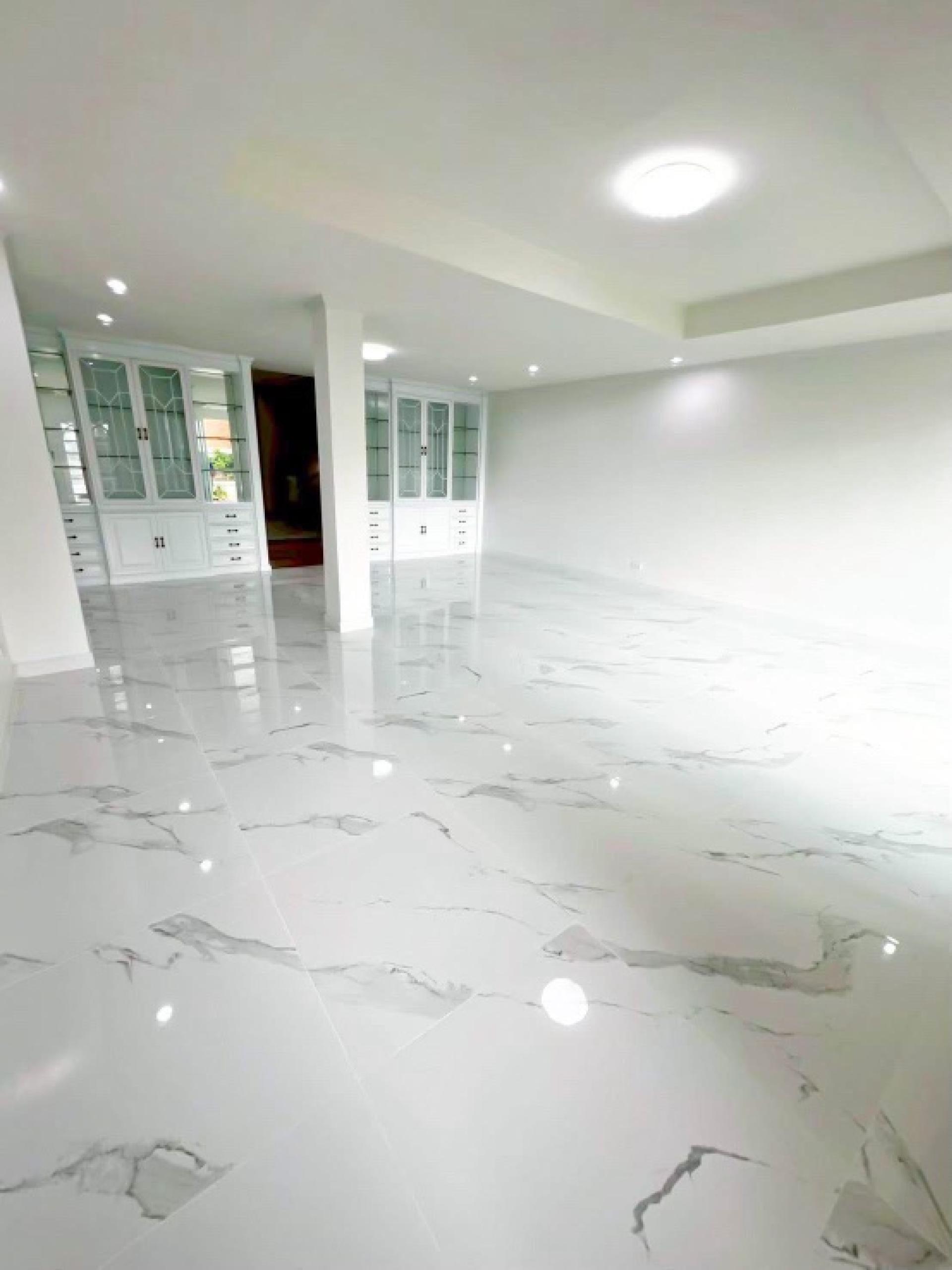 For RentTownhomeSathorn, Narathiwat : Townhome For Rent 41sq.wah 450sqm. 4beds 5baths Yenakard Rama3 road