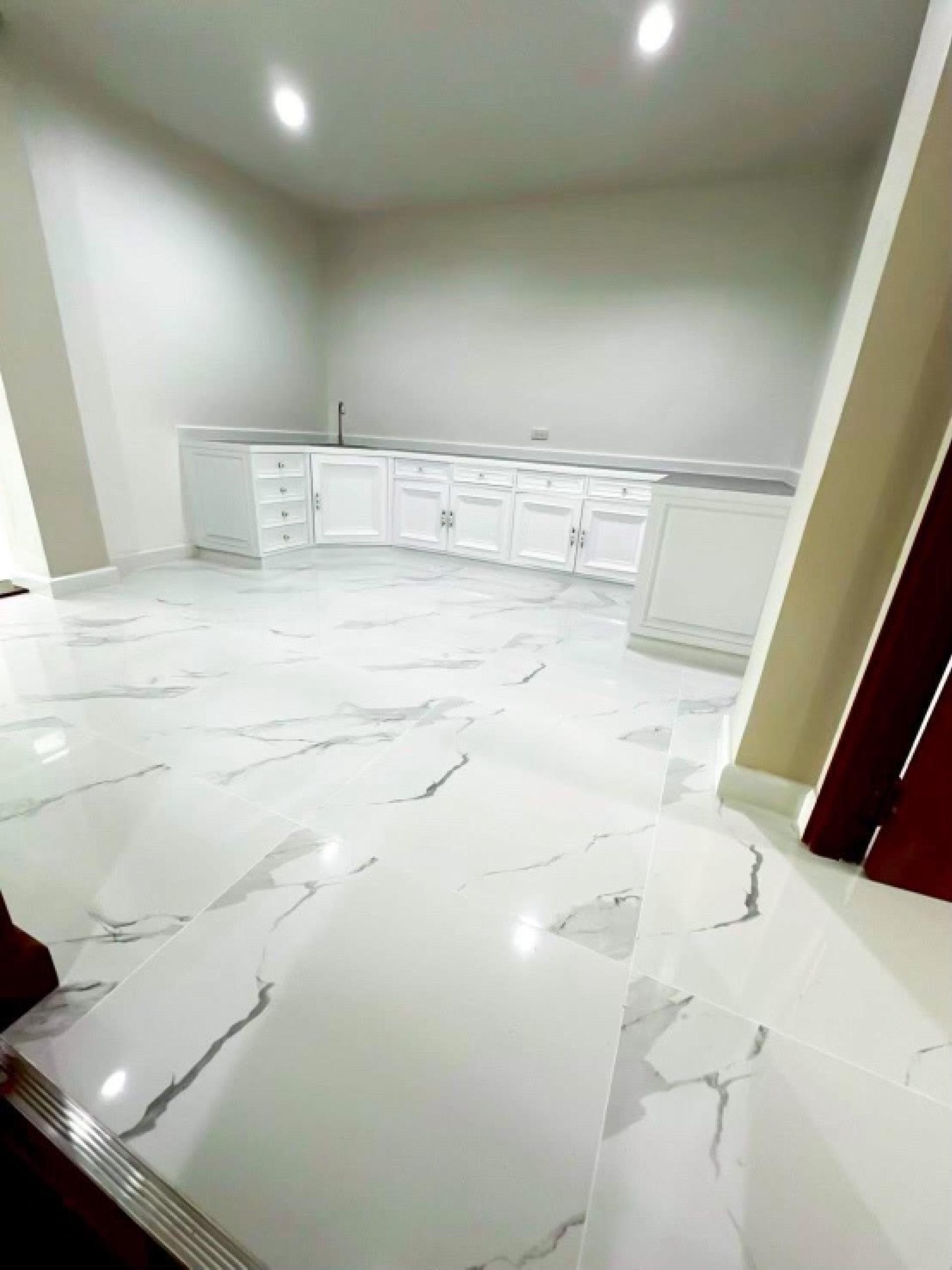 For RentTownhomeSathorn, Narathiwat : Townhome For Rent 41sq.wah 450sqm. 4beds 5baths Yenakard Rama3 road