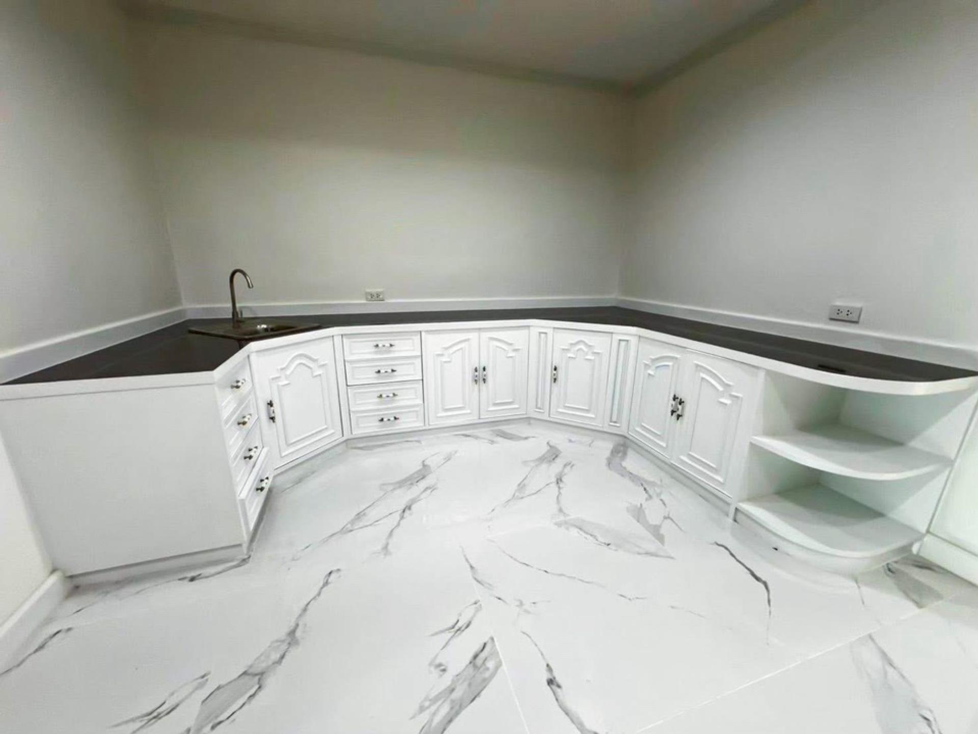 For RentTownhomeSathorn, Narathiwat : Townhome For Rent 41sq.wah 450sqm. 4beds 5baths Yenakard Rama3 road