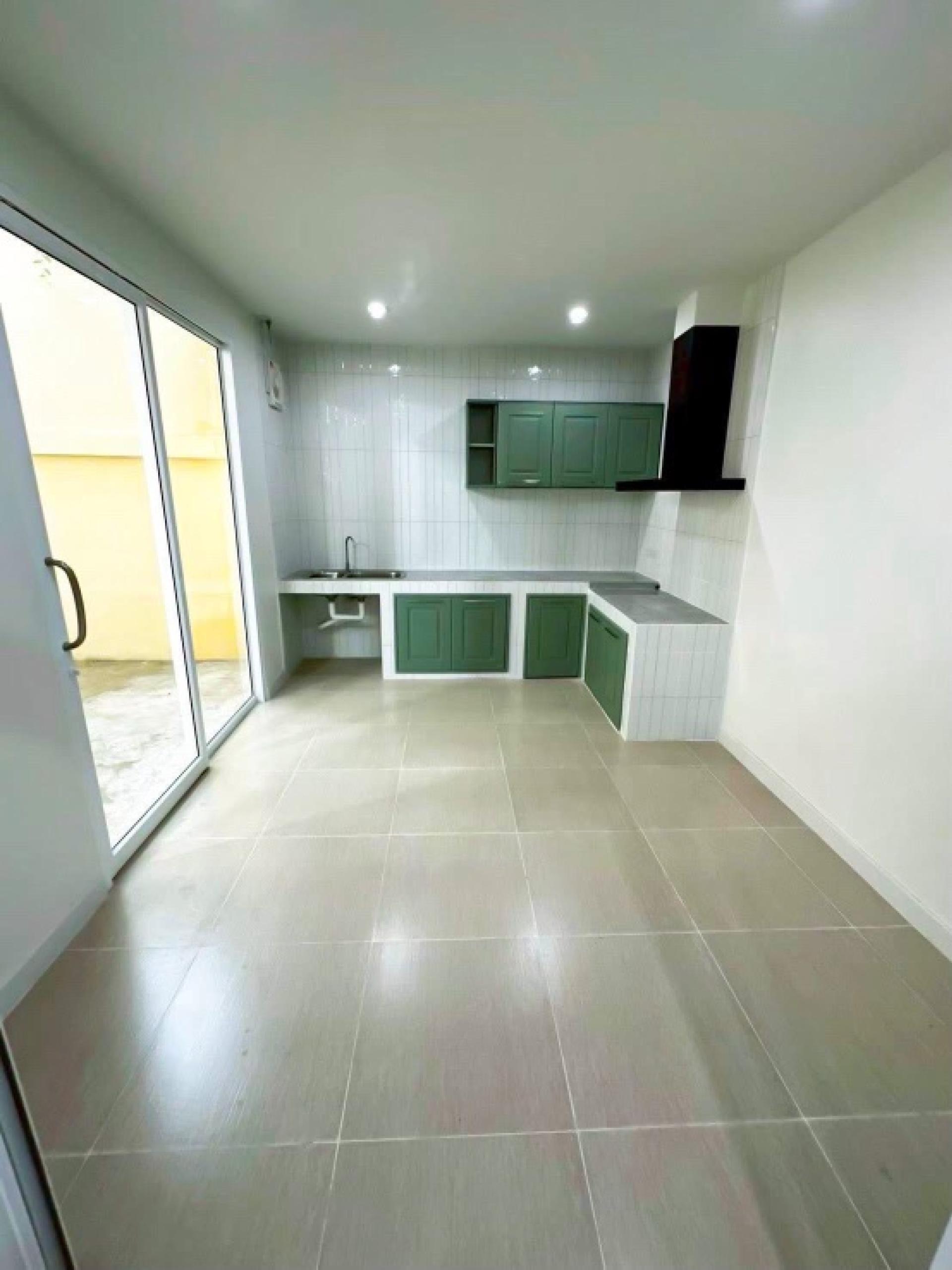 For RentTownhomeSathorn, Narathiwat : Townhome For Rent 41sq.wah 450sqm. 4beds 5baths Yenakard Rama3 road