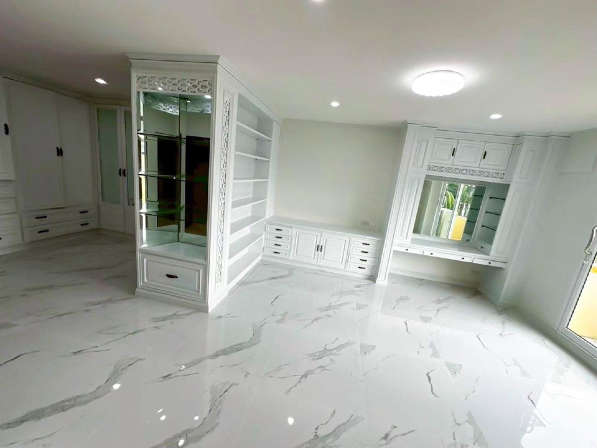 For RentTownhomeSathorn, Narathiwat : Townhome For Rent 41sq.wah 450sqm. 4beds 5baths Yenakard Rama3 road