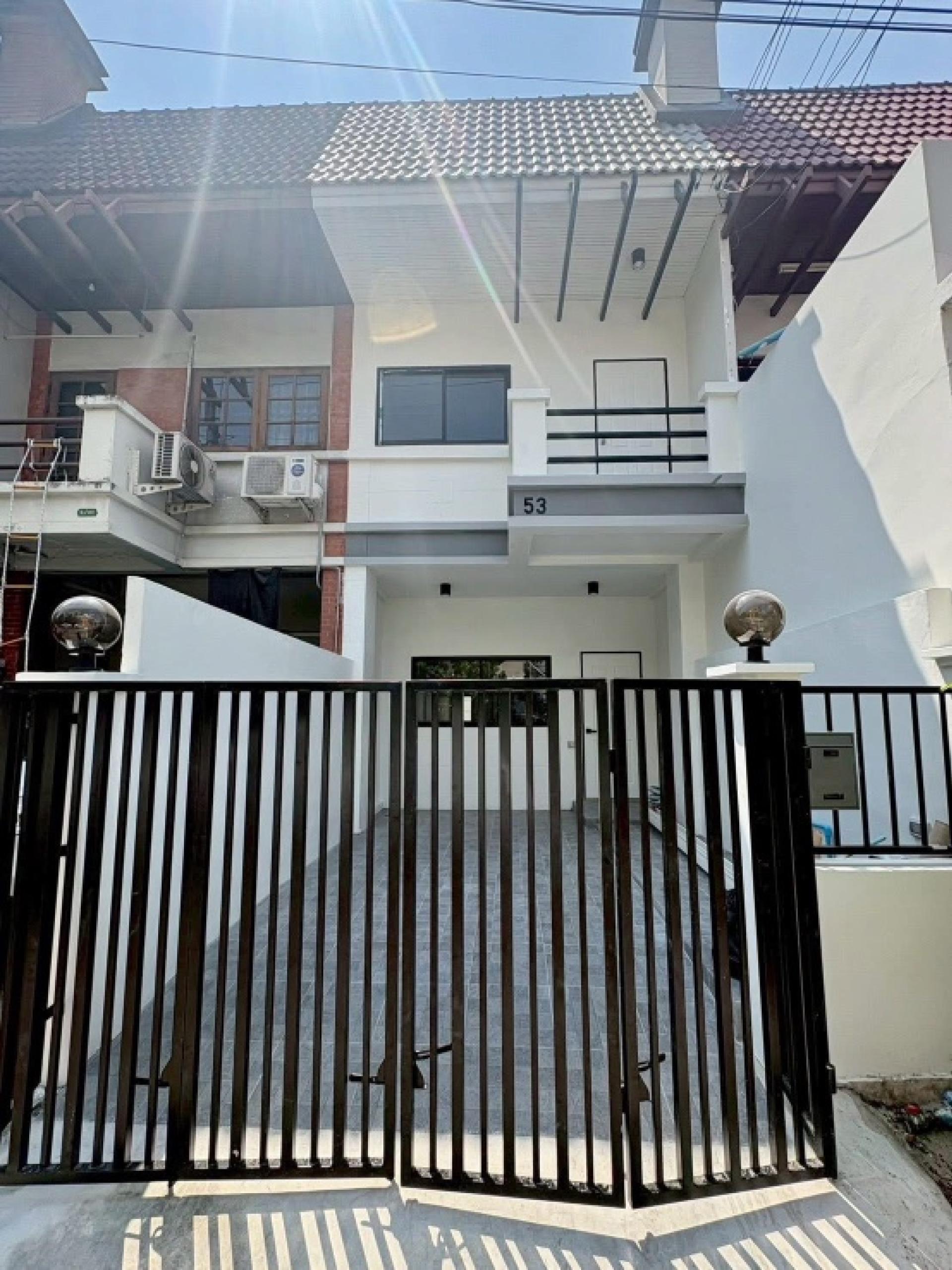 ขายทาวน์โฮมโชคชัย4 ลาดพร้าว71 : ขายด่วนtownhouse นาคนิวาส38 16ตรว. 2นอน 2น้ำ 1จอดรถ สภาพดี พร้อมอยู่