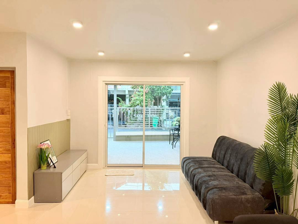 ขายทาวน์โฮมนนทบุรี บางใหญ่ บางบัวทอง : ขายทาวน์เฮ้าส์พฤกษา 3 วัดลาดปลาดุก 18 ตร.ว. หน้ากว้าง 6 ม. ต้นสายรถตู้ ฟรีโอน