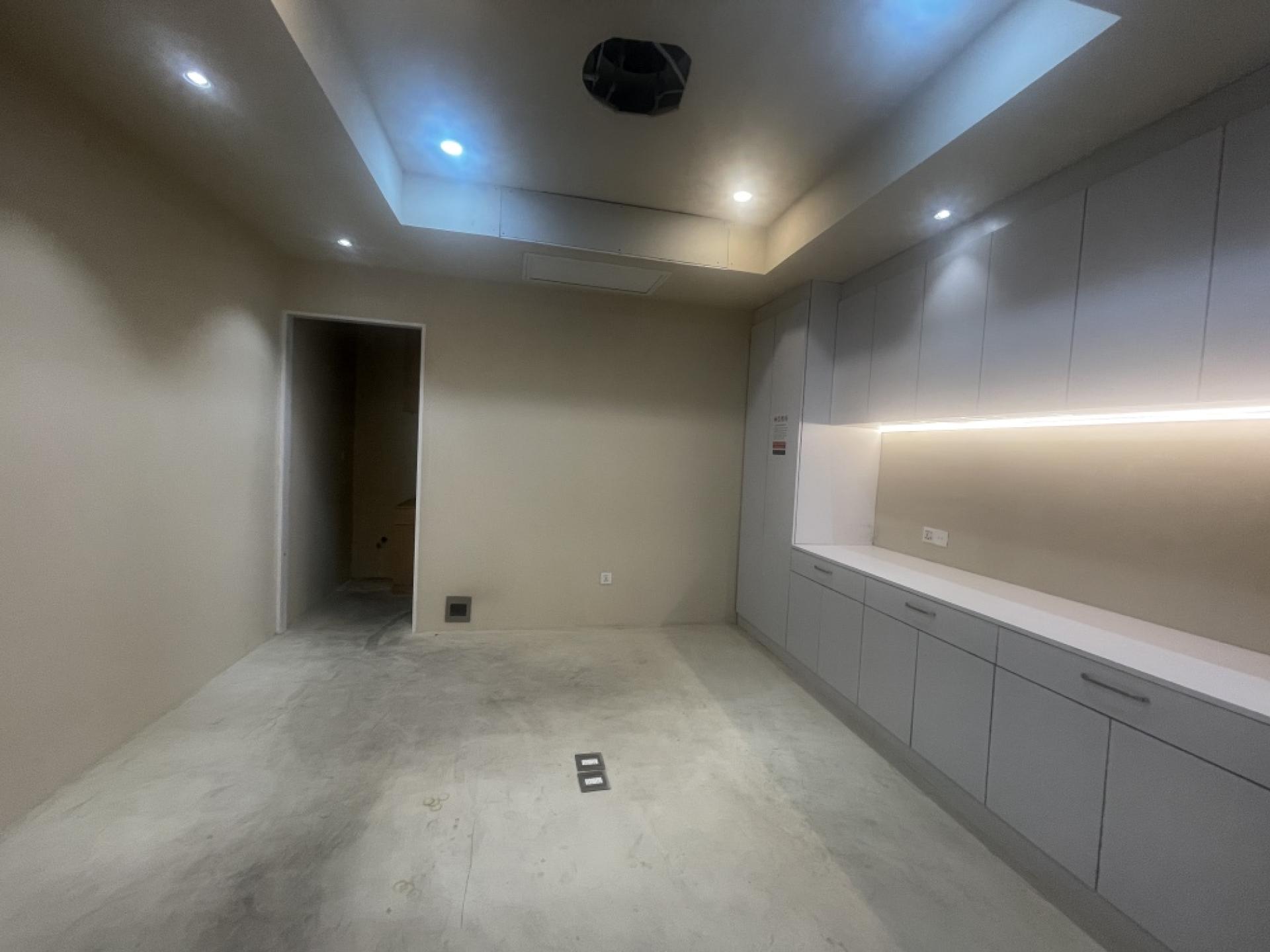 For SaleShop HouseSukhumvit, Asoke, Thonglor : Commercial building for sale Next to Sukhumvit Road
2 couples looking for 4 and a half floors, hit through near BTS Phra Khanong, good condition.