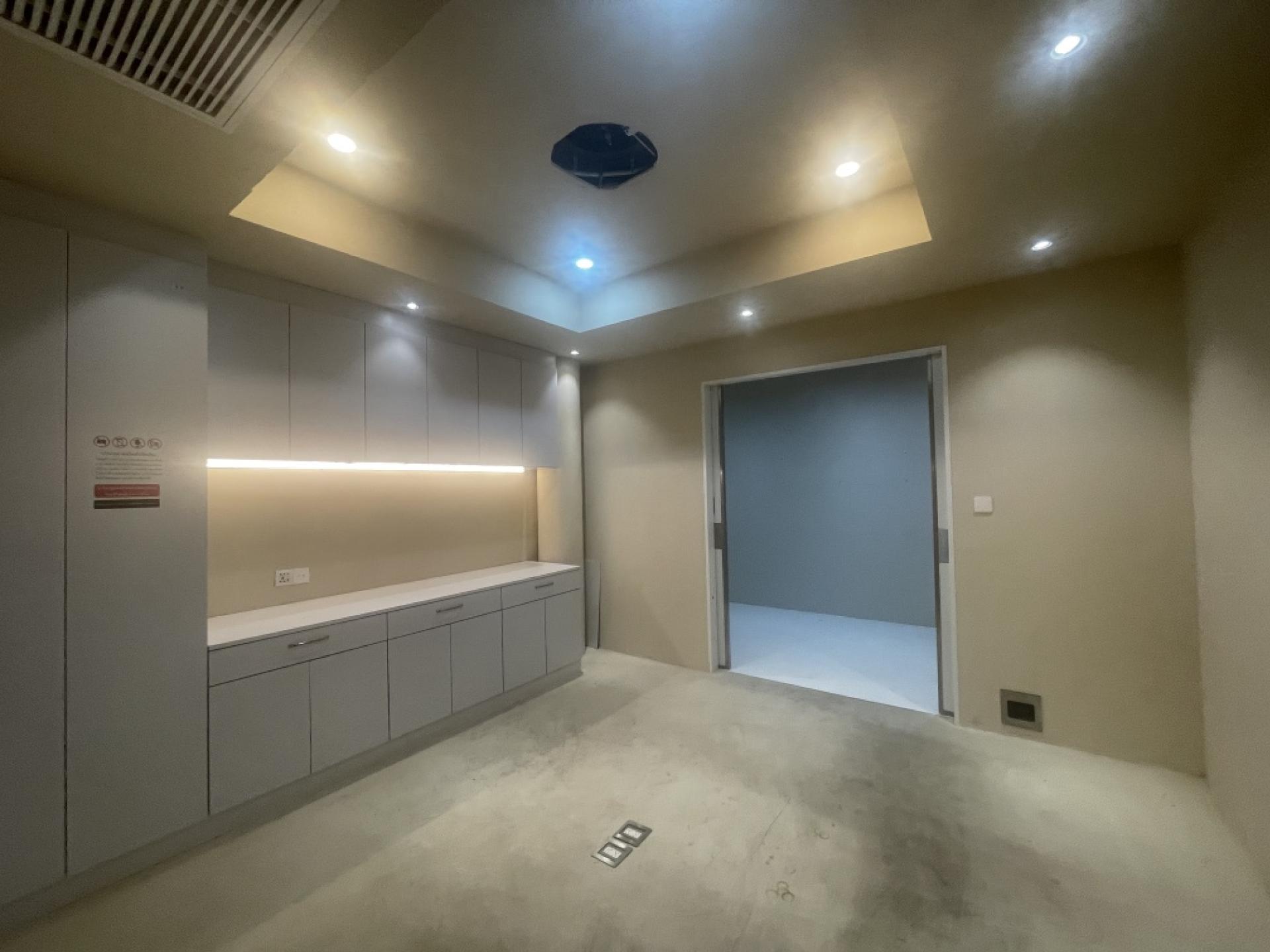 For SaleShop HouseSukhumvit, Asoke, Thonglor : Commercial building for sale Next to Sukhumvit Road
2 couples looking for 4 and a half floors, hit through near BTS Phra Khanong, good condition.