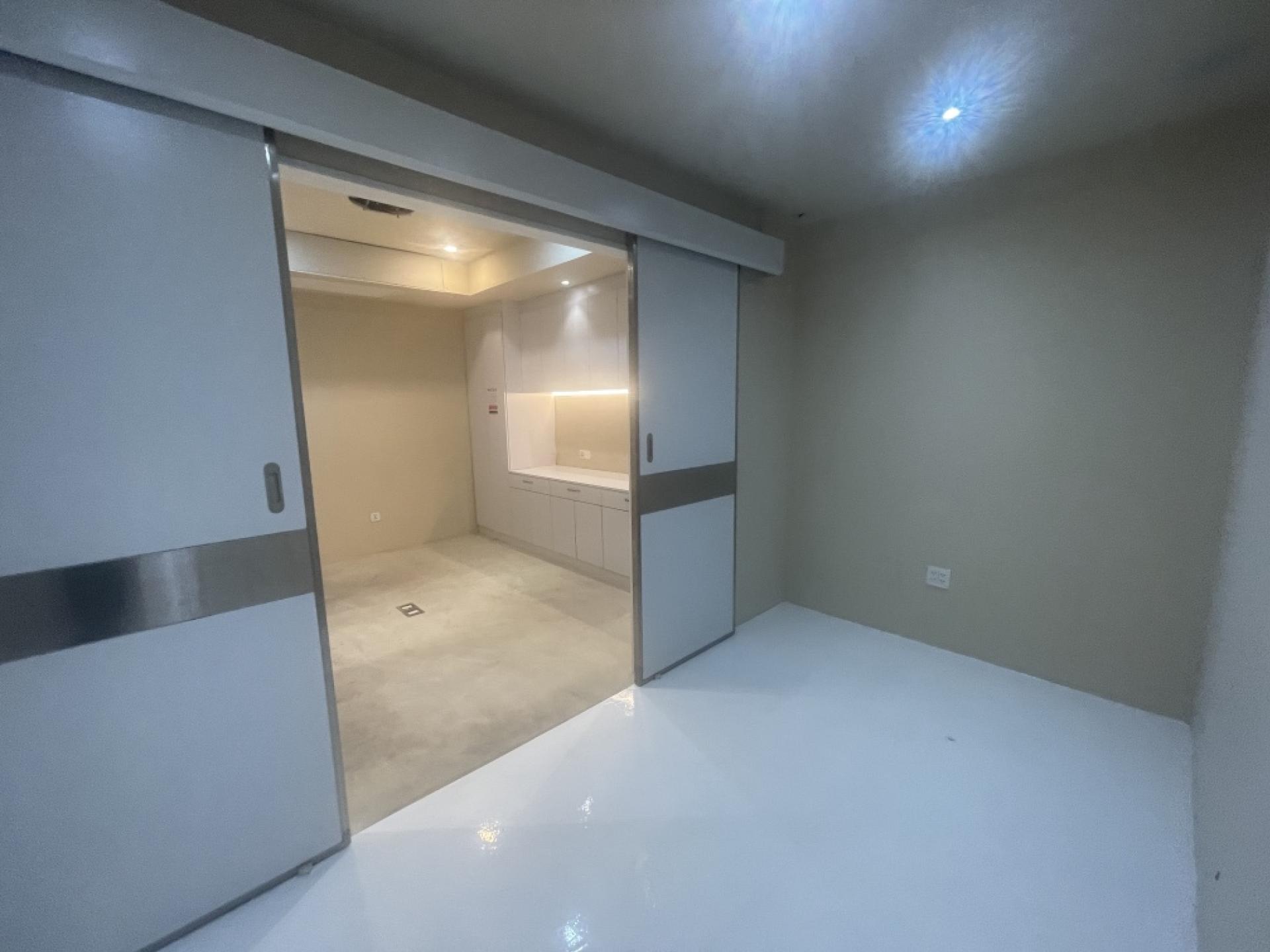 For SaleShop HouseSukhumvit, Asoke, Thonglor : Commercial building for sale Next to Sukhumvit Road
2 couples looking for 4 and a half floors, hit through near BTS Phra Khanong, good condition.