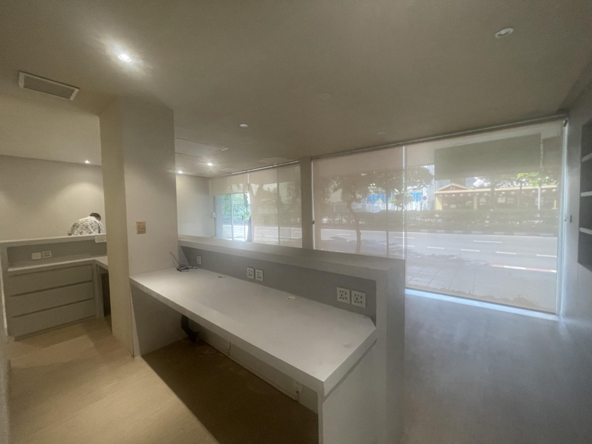 For SaleShop HouseSukhumvit, Asoke, Thonglor : Commercial building for sale Next to Sukhumvit Road
2 couples looking for 4 and a half floors, hit through near BTS Phra Khanong, good condition.