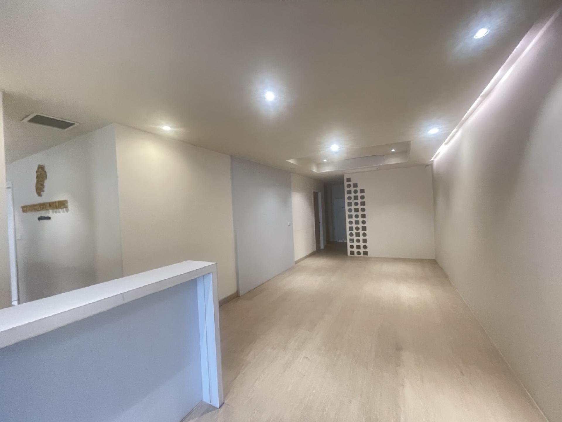 For SaleShop HouseSukhumvit, Asoke, Thonglor : Commercial building for sale Next to Sukhumvit Road
2 couples looking for 4 and a half floors, hit through near BTS Phra Khanong, good condition.