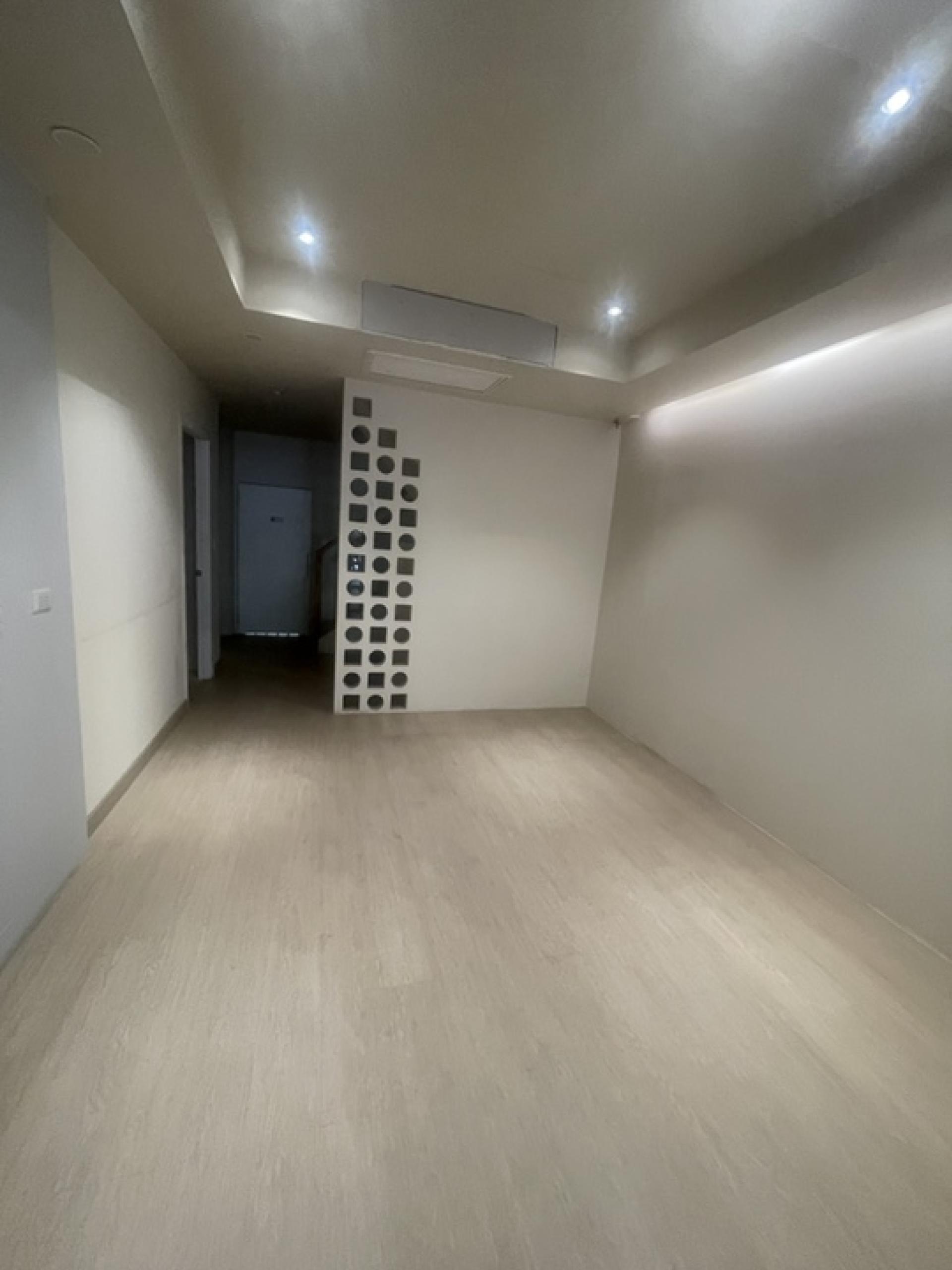For SaleShop HouseSukhumvit, Asoke, Thonglor : Commercial building for sale Next to Sukhumvit Road
2 couples looking for 4 and a half floors, hit through near BTS Phra Khanong, good condition.