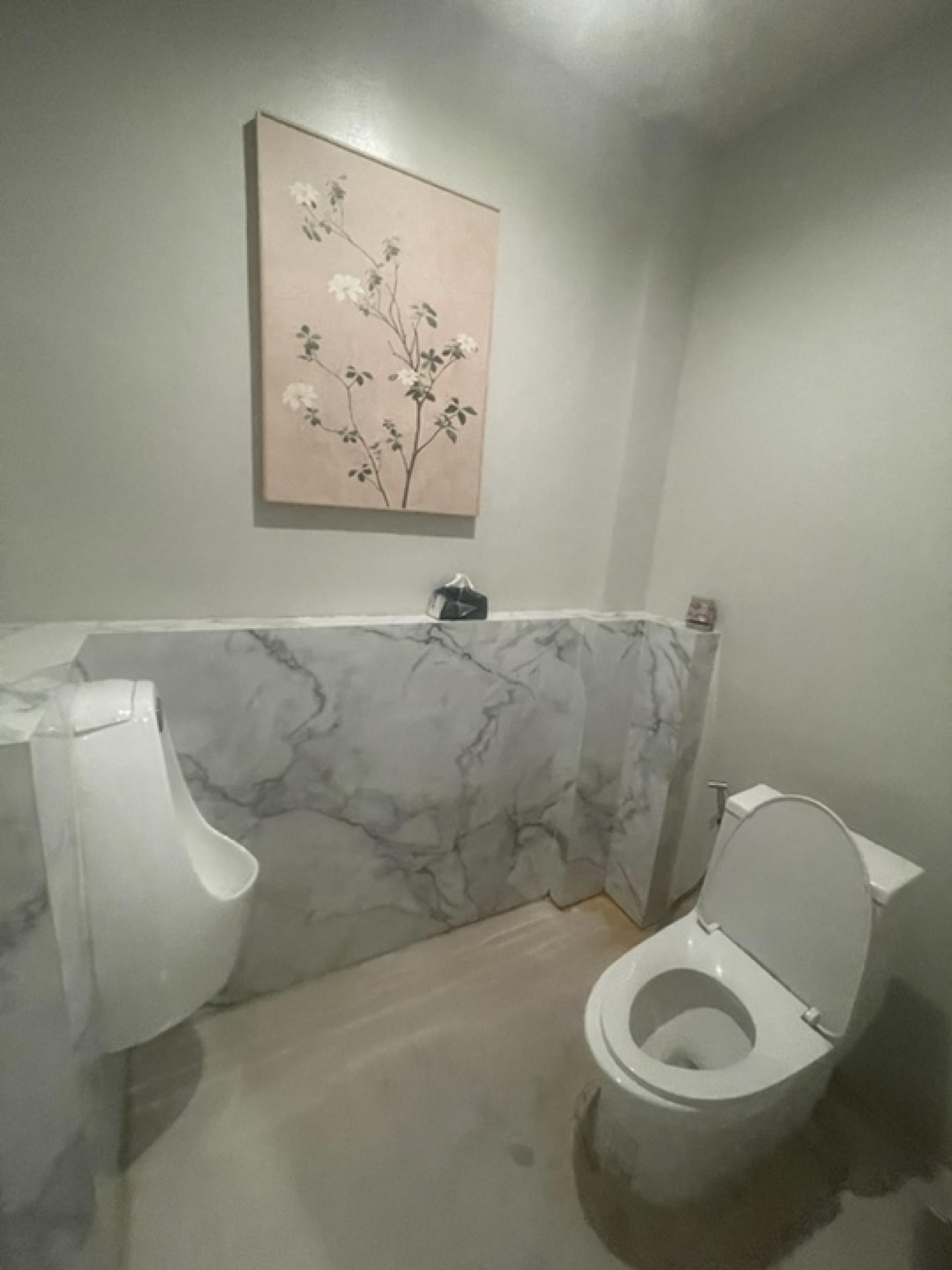 For SaleShop HouseSukhumvit, Asoke, Thonglor : Commercial building for sale Next to Sukhumvit Road
2 couples looking for 4 and a half floors, hit through near BTS Phra Khanong, good condition.